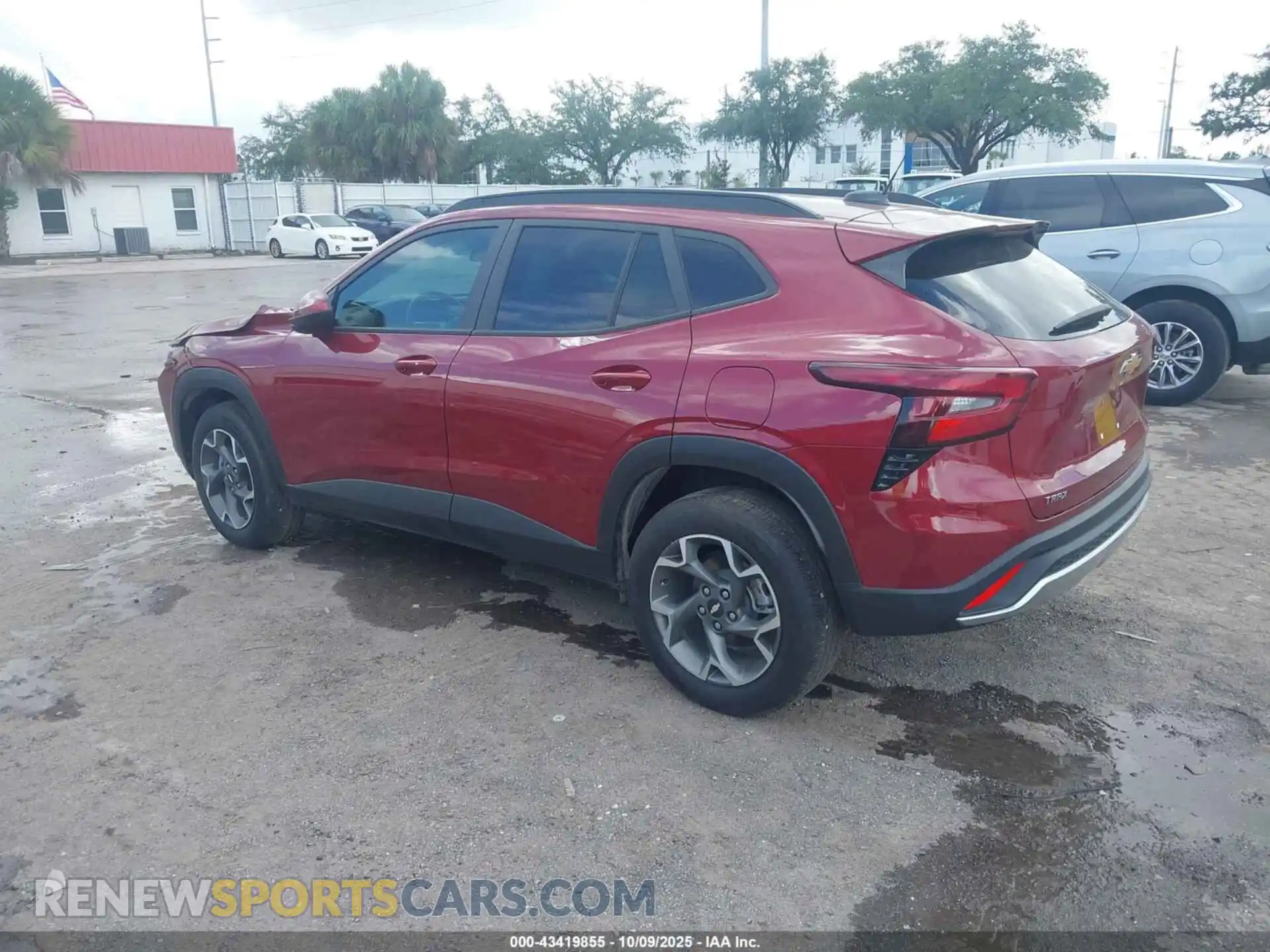 3 Фотография поврежденного автомобиля KL77LHEP2SC101937 CHEVROLET TRAX 2025