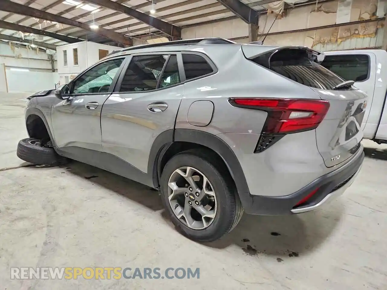 2 fotografías del automóvil dañado KL77LHEP2SC170515 CHEVROLET TRAX 2025