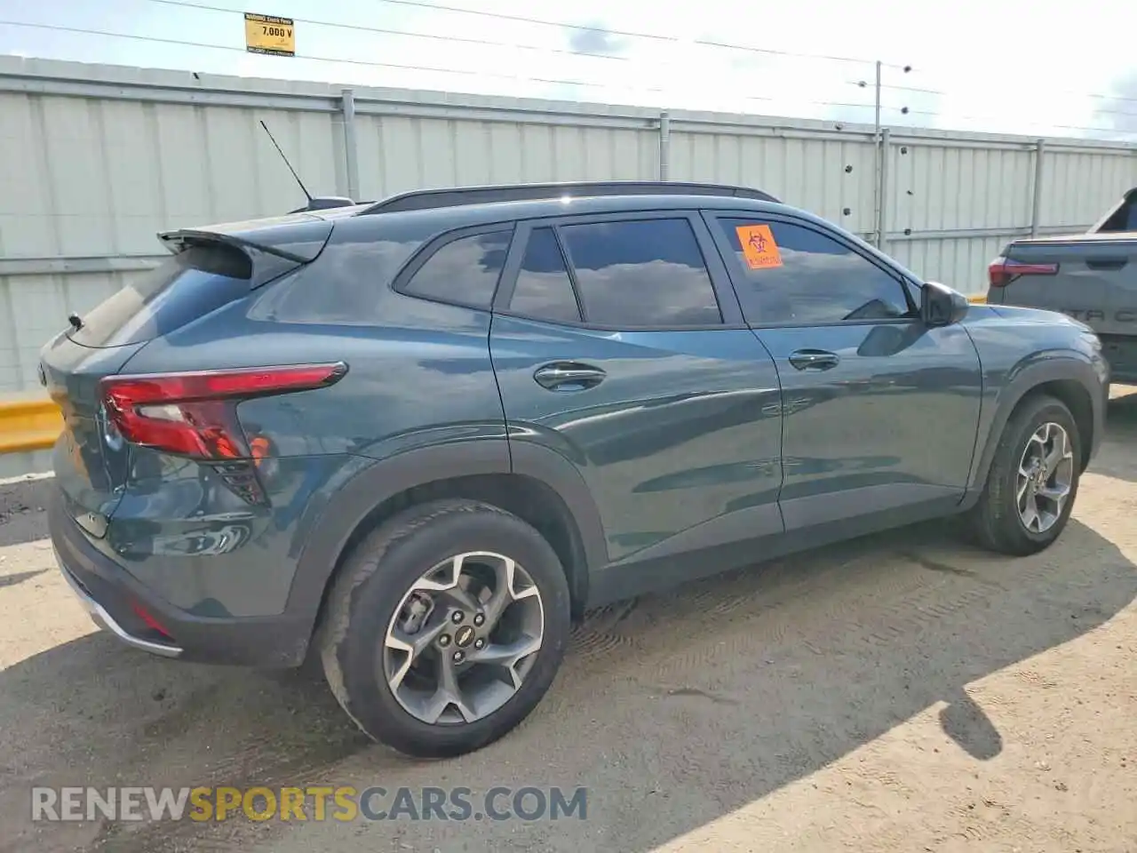 3 fotografías del automóvil dañado KL77LHEP2SC190912 CHEVROLET TRAX 2025