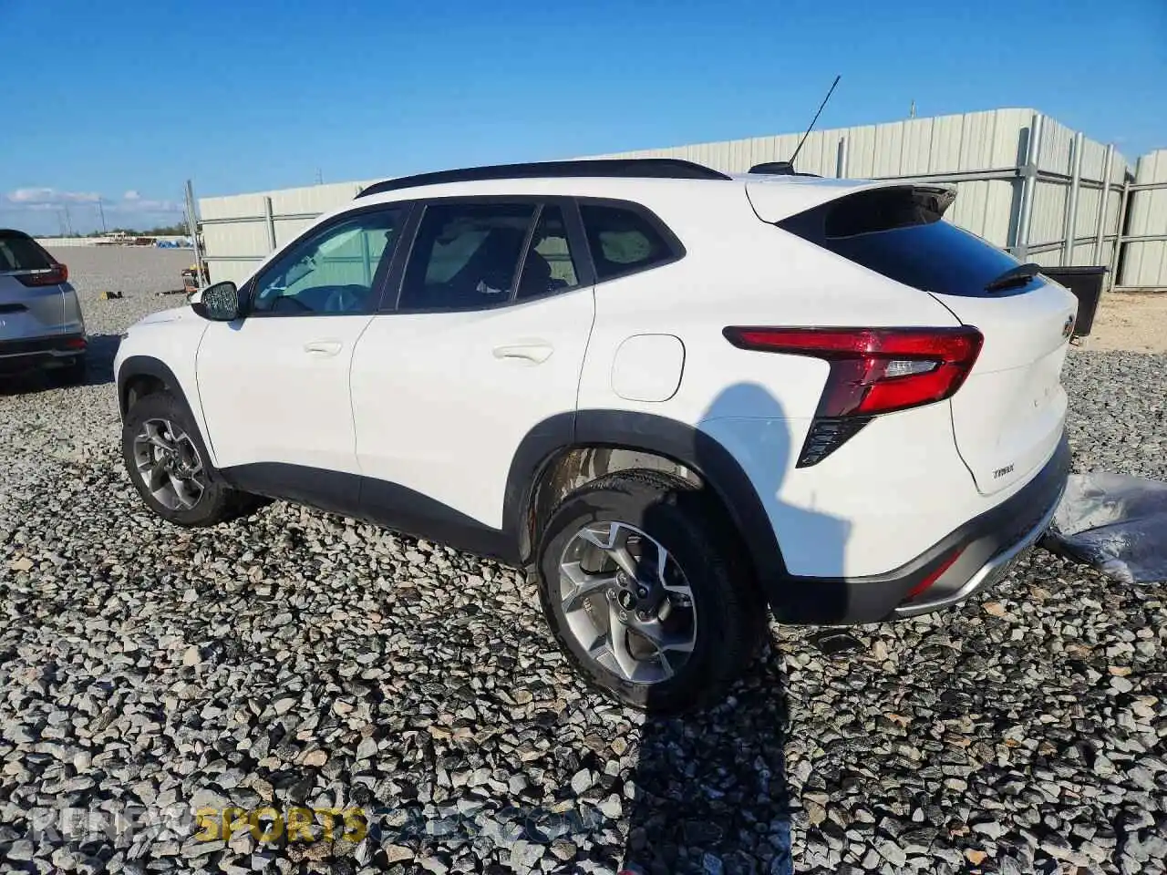 2 fotografías del automóvil dañado KL77LHEP2SC213671 CHEVROLET TRAX 2025