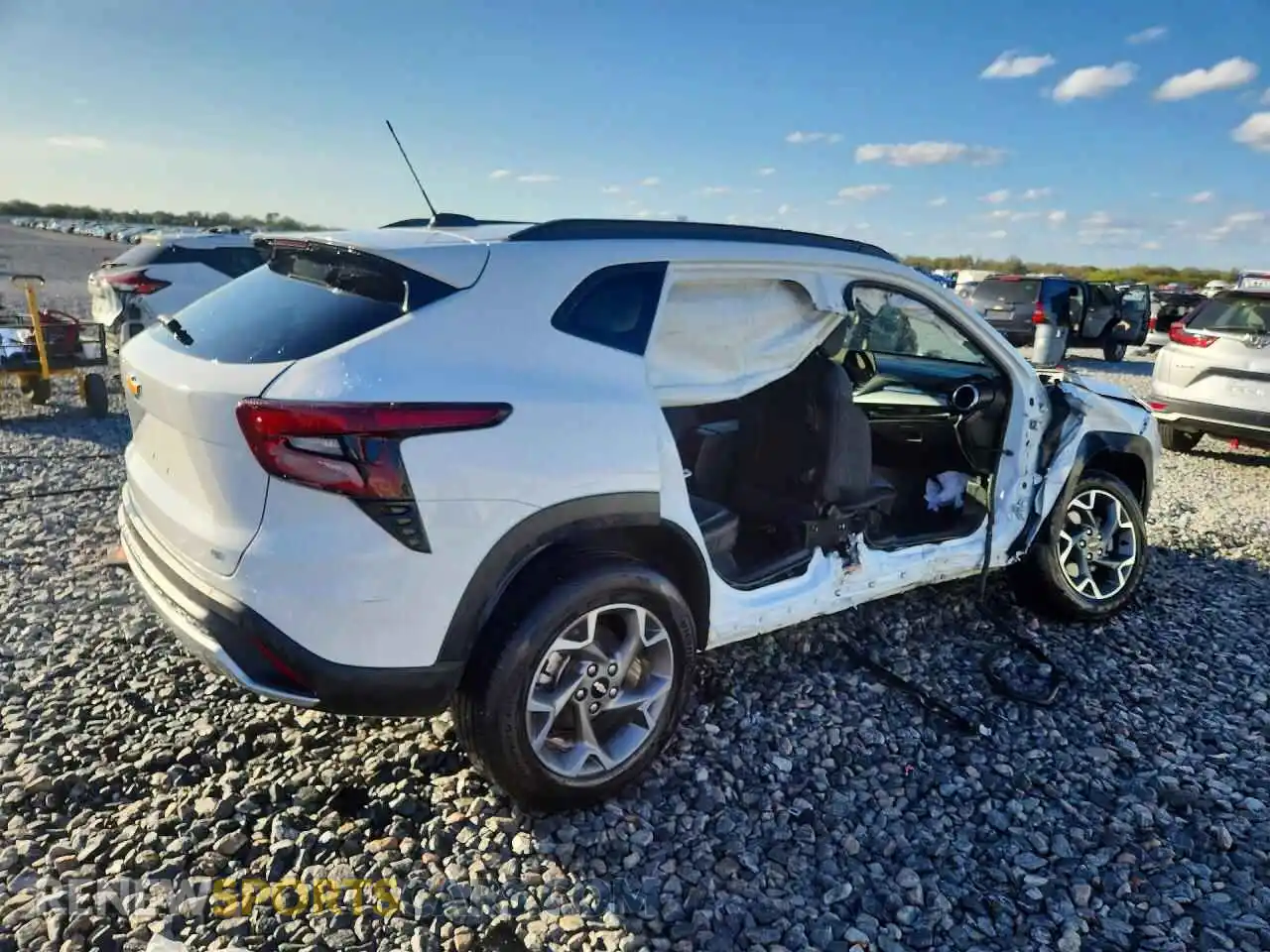 3 fotografías del automóvil dañado KL77LHEP2SC213671 CHEVROLET TRAX 2025