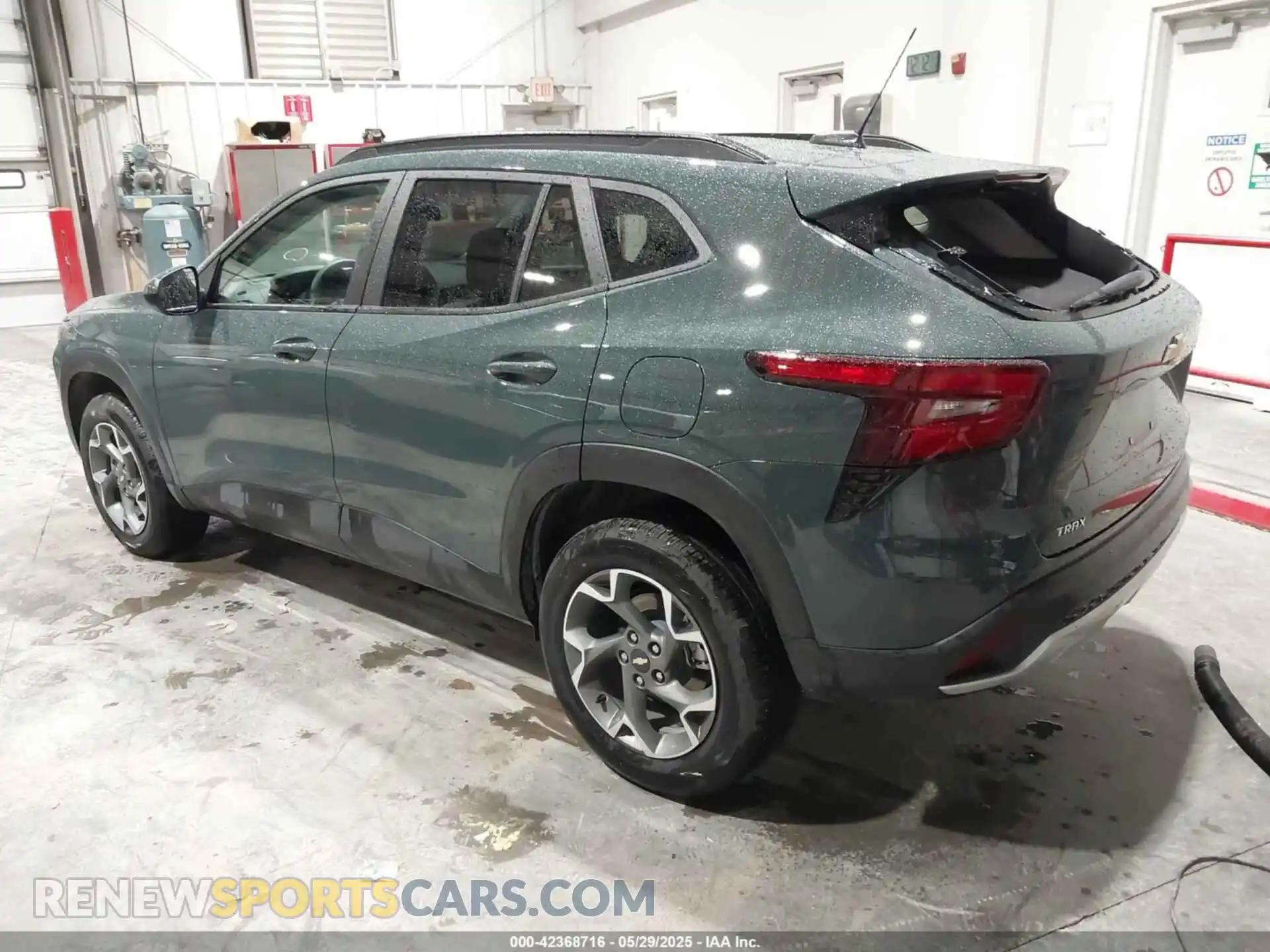 3 fotografías del automóvil dañado KL77LHEP2SC221818 CHEVROLET TRAX 2025