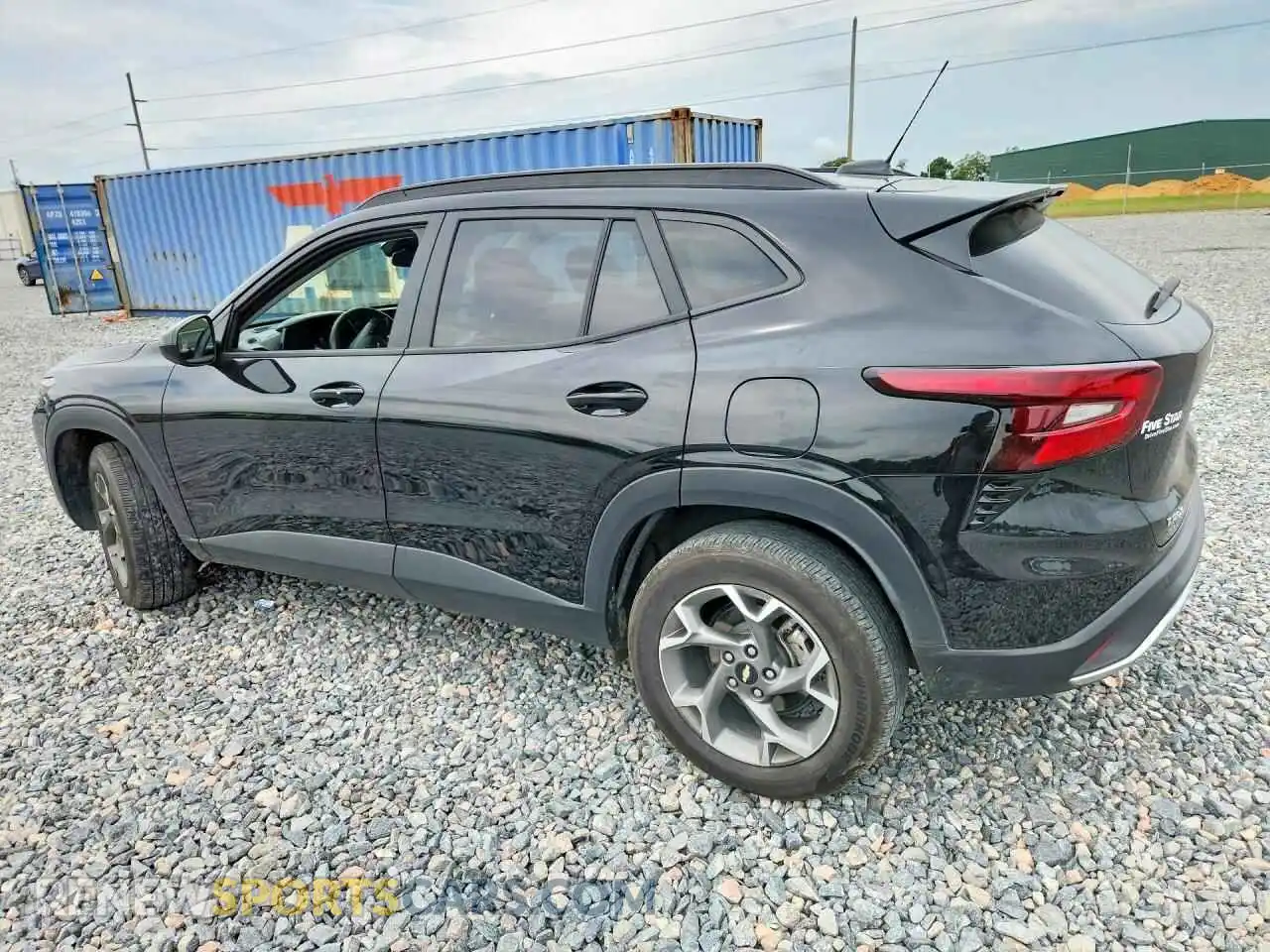 2 Фотография поврежденного автомобиля KL77LHEP2SC307551 CHEVROLET TRAX 2025