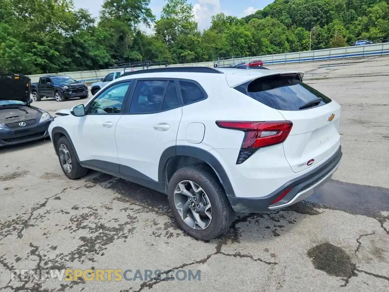 2 fotografías del automóvil dañado KL77LHEP2SC334054 CHEVROLET TRAX 2025