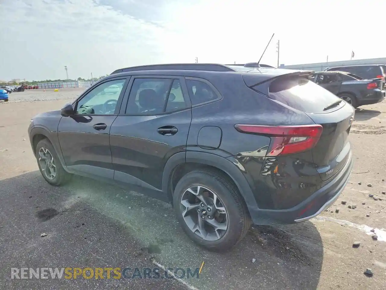2 fotografías del automóvil dañado KL77LHEP3SC109836 CHEVROLET TRAX 2025