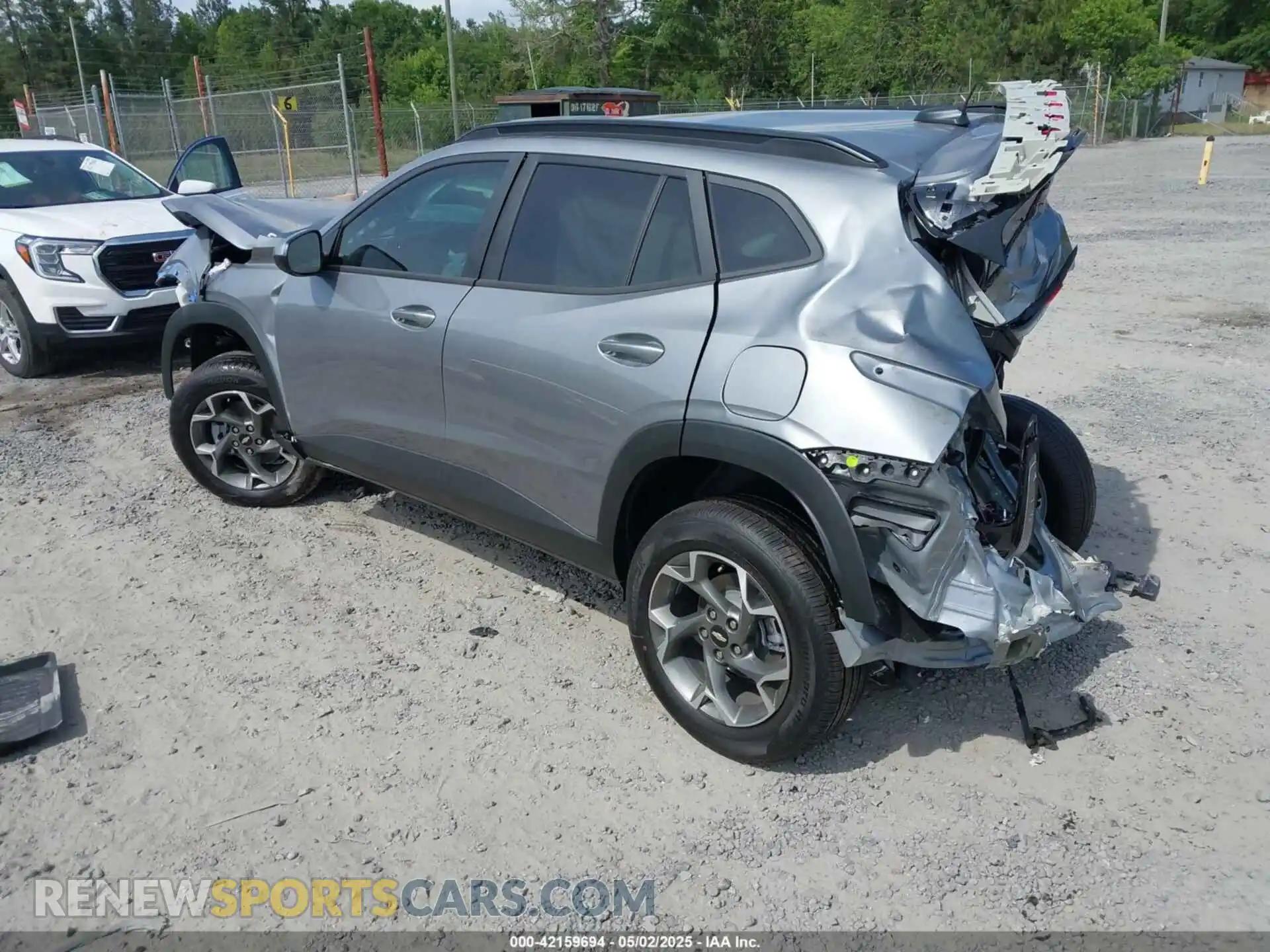 3 Photograph of a damaged car KL77LHEP3SC220497 CHEVROLET TRAX 2025
