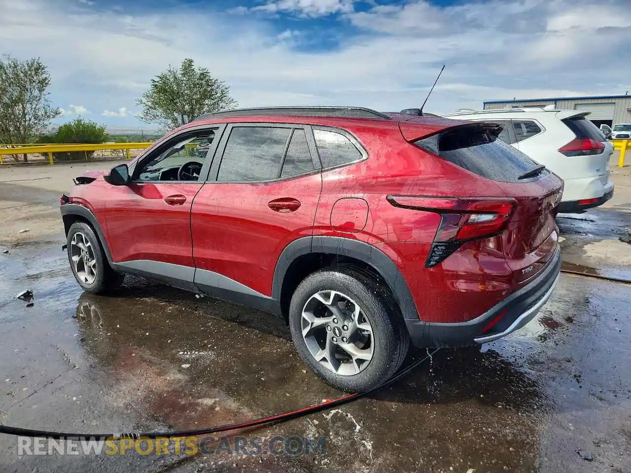 2 Фотография поврежденного автомобиля KL77LHEP3SC283213 CHEVROLET TRAX 2025