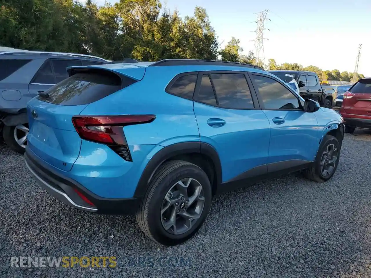 3 Фотография поврежденного автомобиля KL77LHEP4SC129450 CHEVROLET TRAX 2025