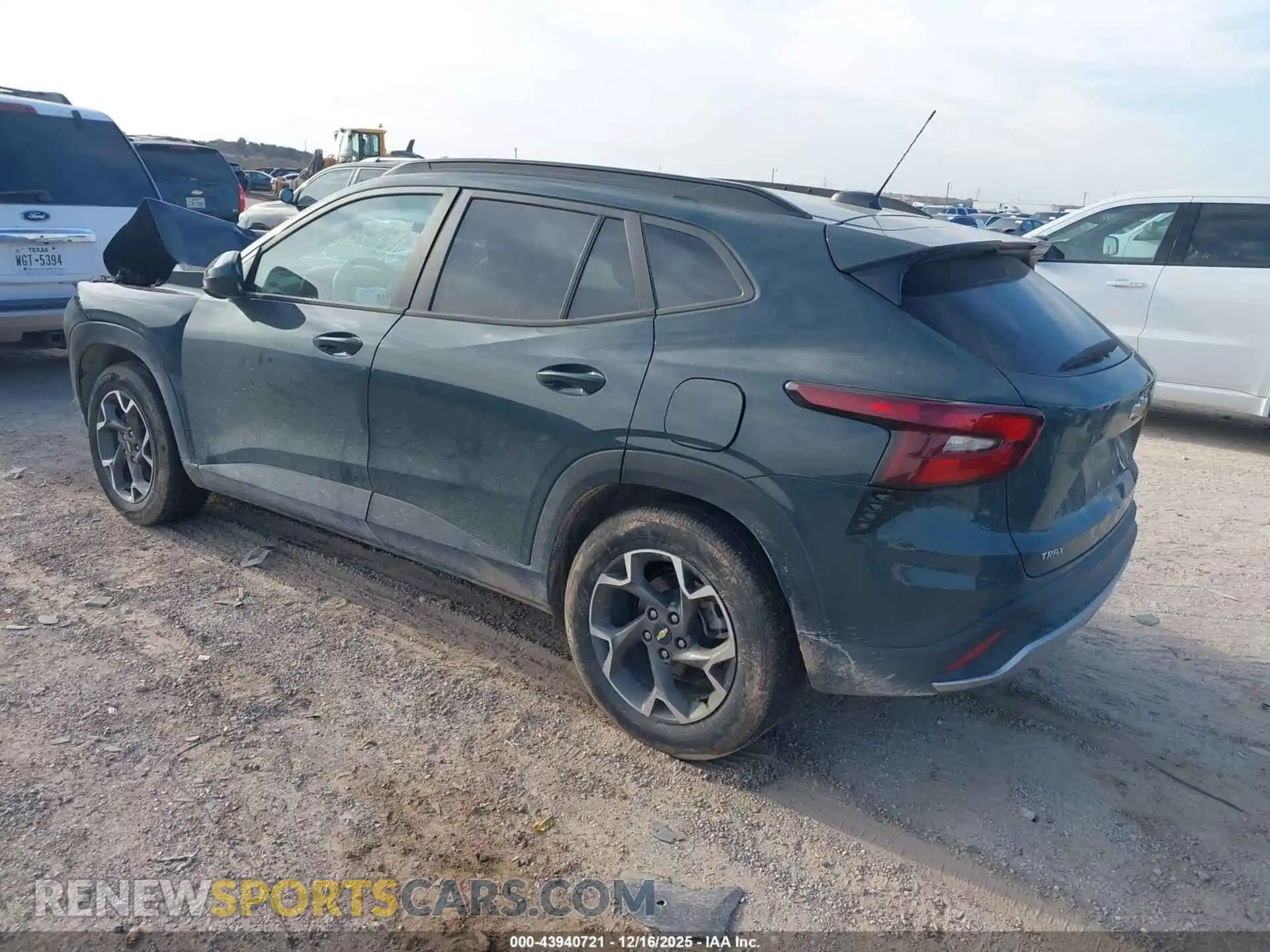 3 Фотография поврежденного автомобиля KL77LHEP4SC155840 CHEVROLET TRAX 2025