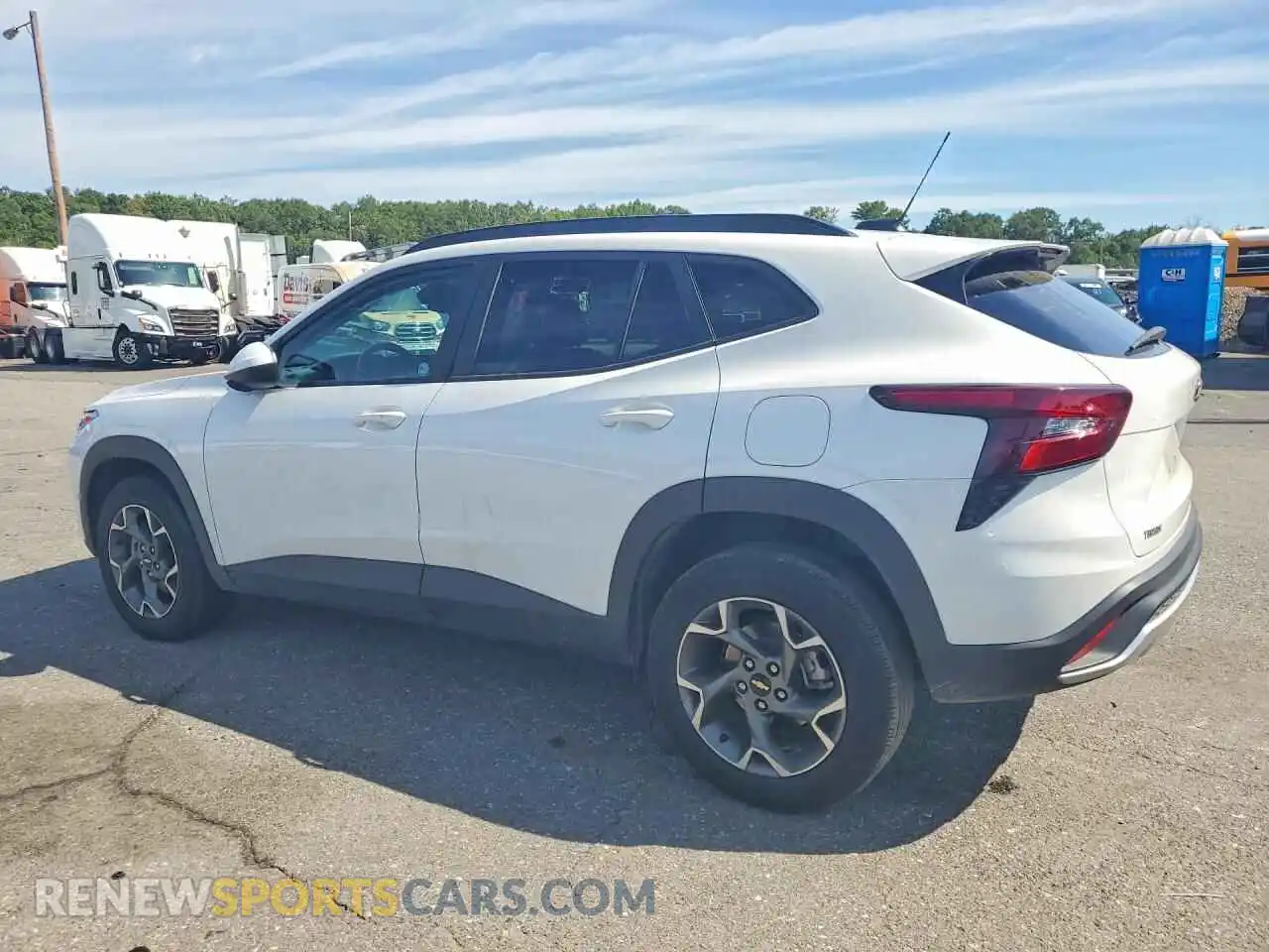 2 Фотография поврежденного автомобиля KL77LHEP4SC231878 CHEVROLET TRAX 2025