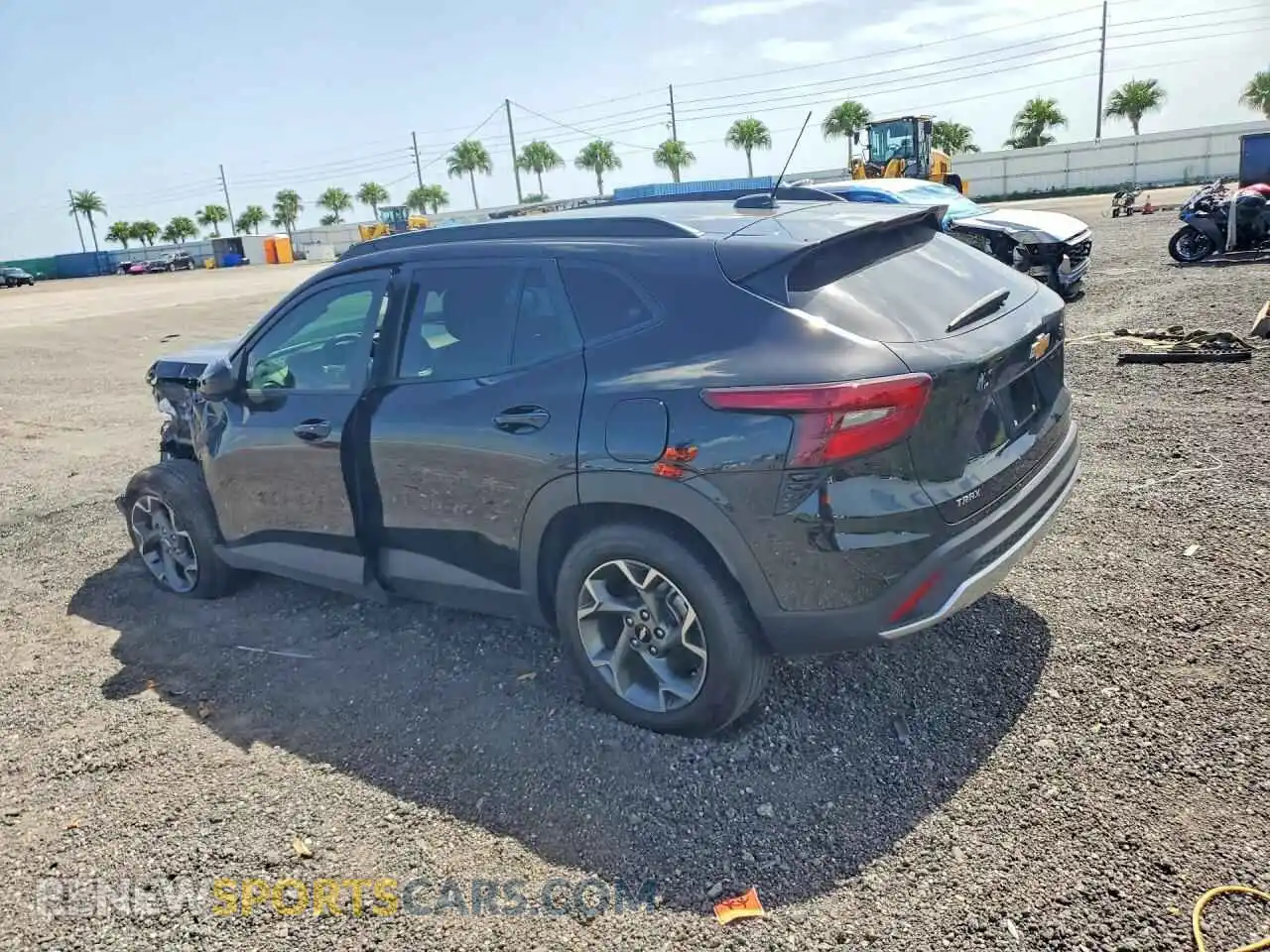 2 fotografías del automóvil dañado KL77LHEP4SC307700 CHEVROLET TRAX 2025