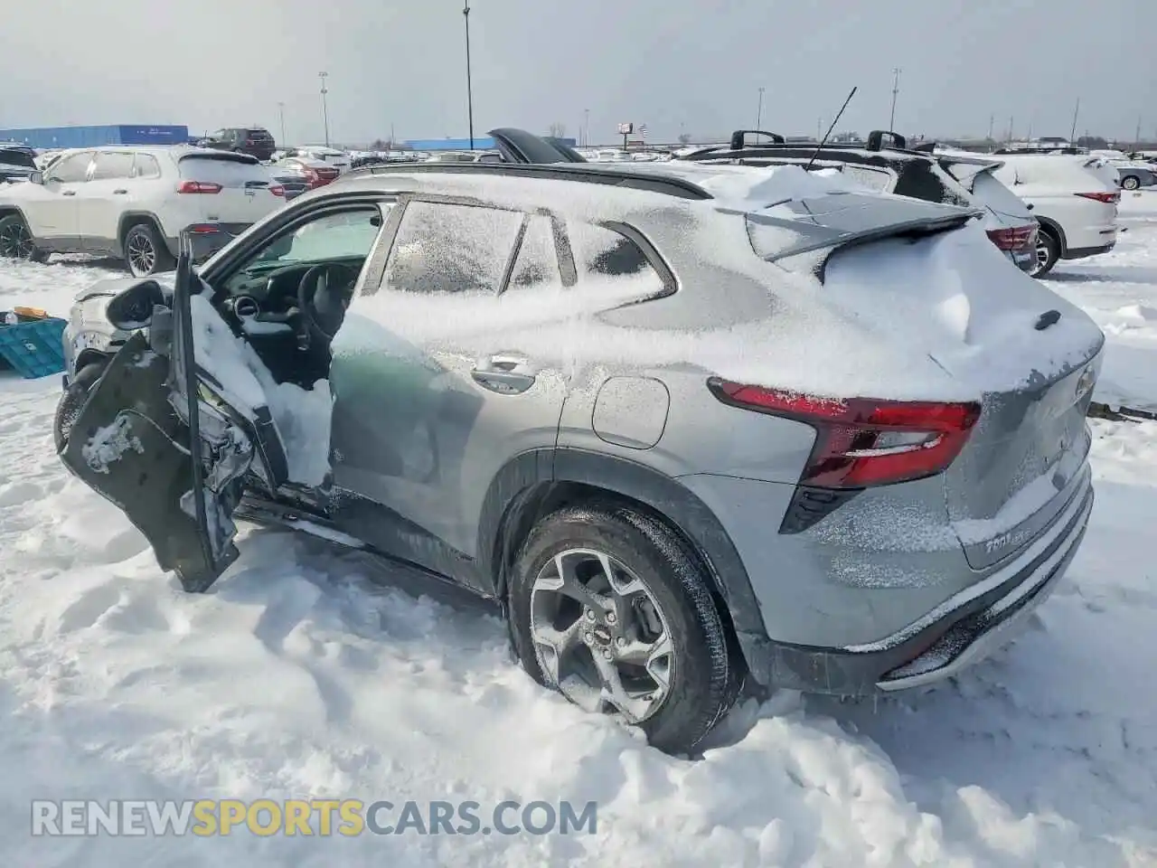 2 Фотография поврежденного автомобиля KL77LHEP5SC053379 CHEVROLET TRAX 2025
