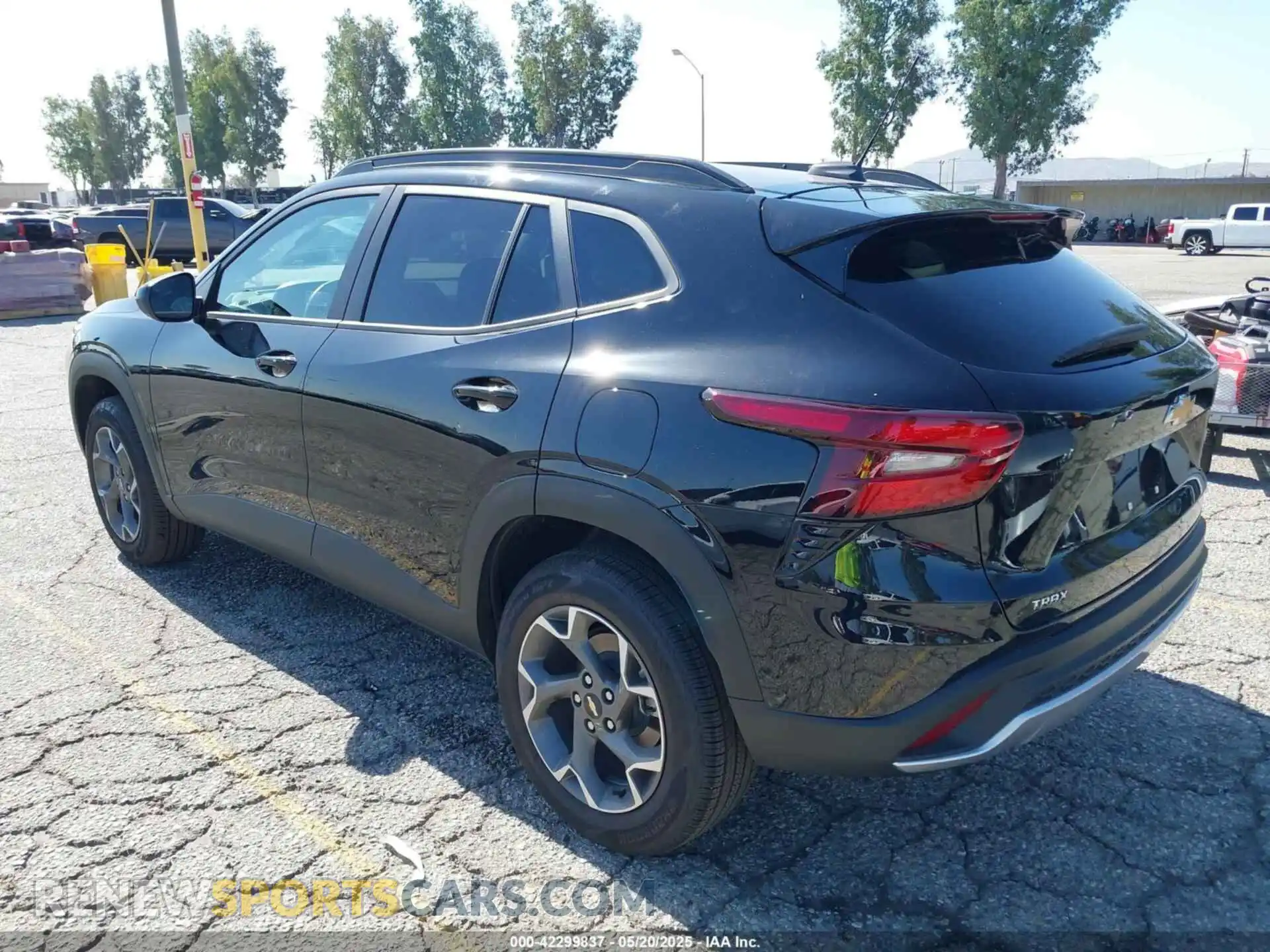 3 Photograph of a damaged car KL77LHEP5SC085846 CHEVROLET TRAX 2025