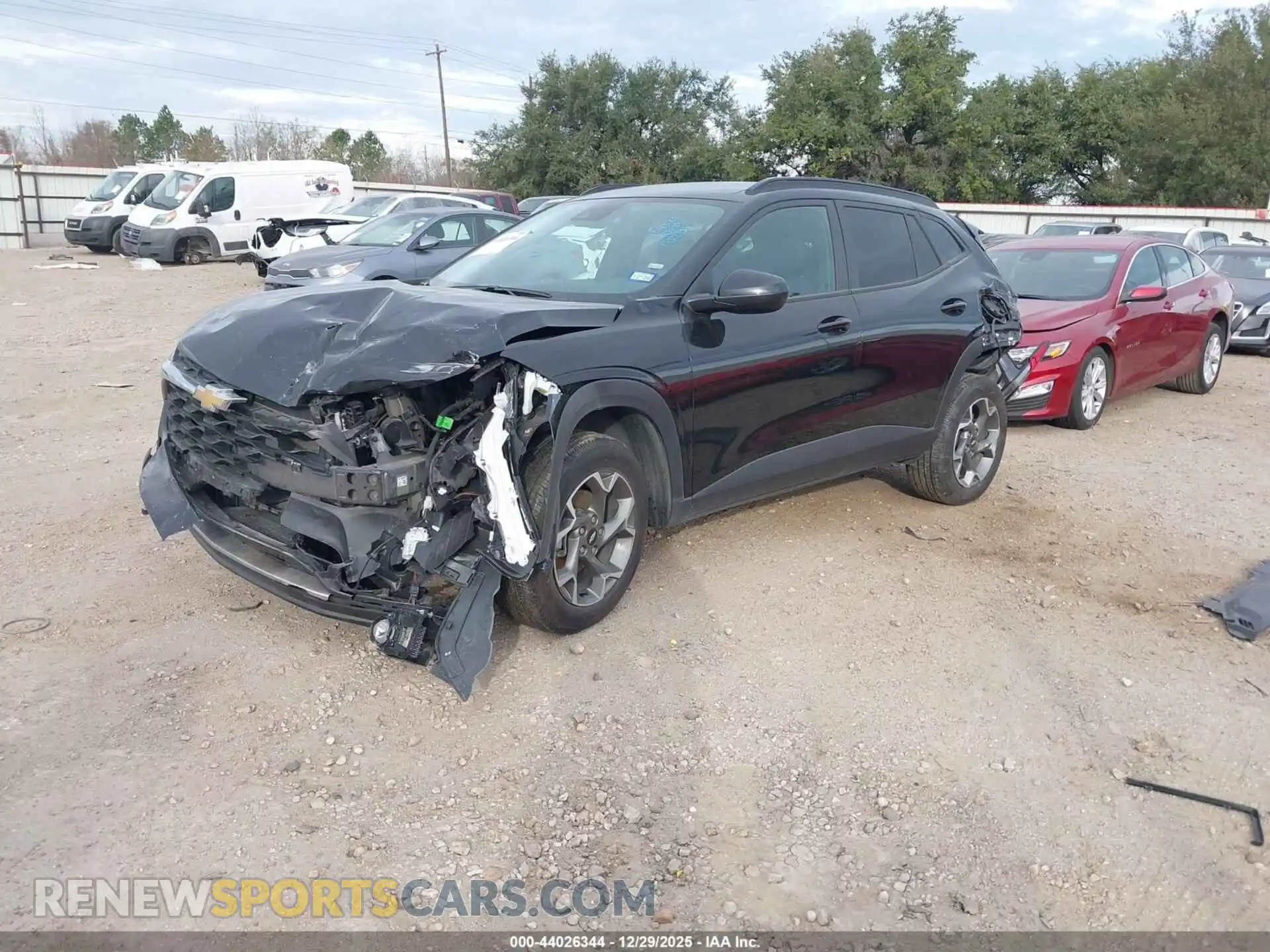 2 Фотография поврежденного автомобиля KL77LHEP5SC169827 CHEVROLET TRAX 2025