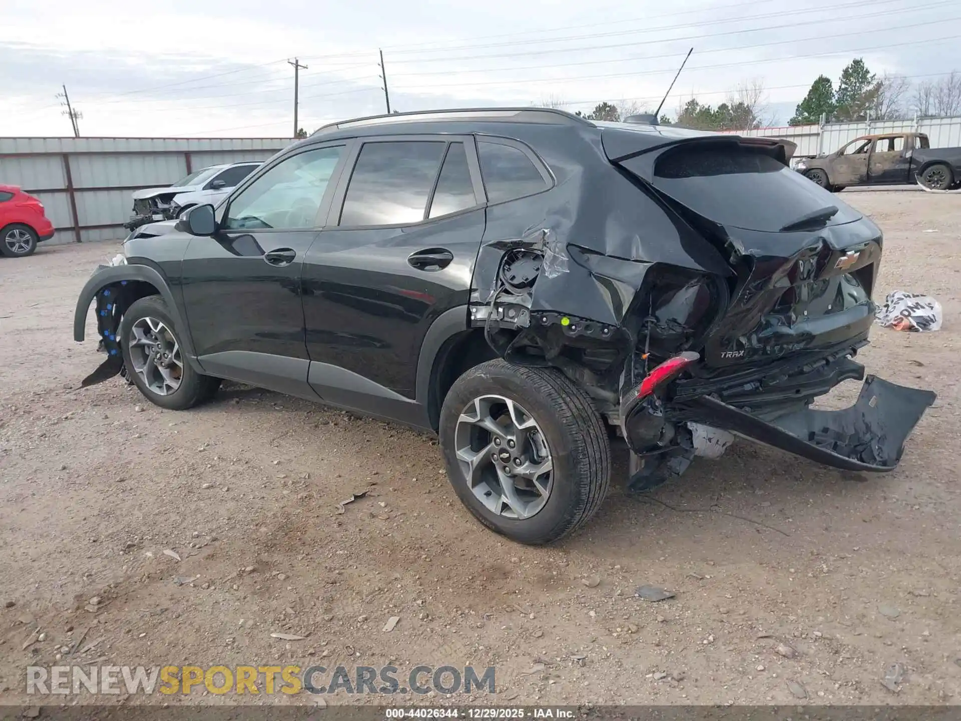 3 Фотография поврежденного автомобиля KL77LHEP5SC169827 CHEVROLET TRAX 2025