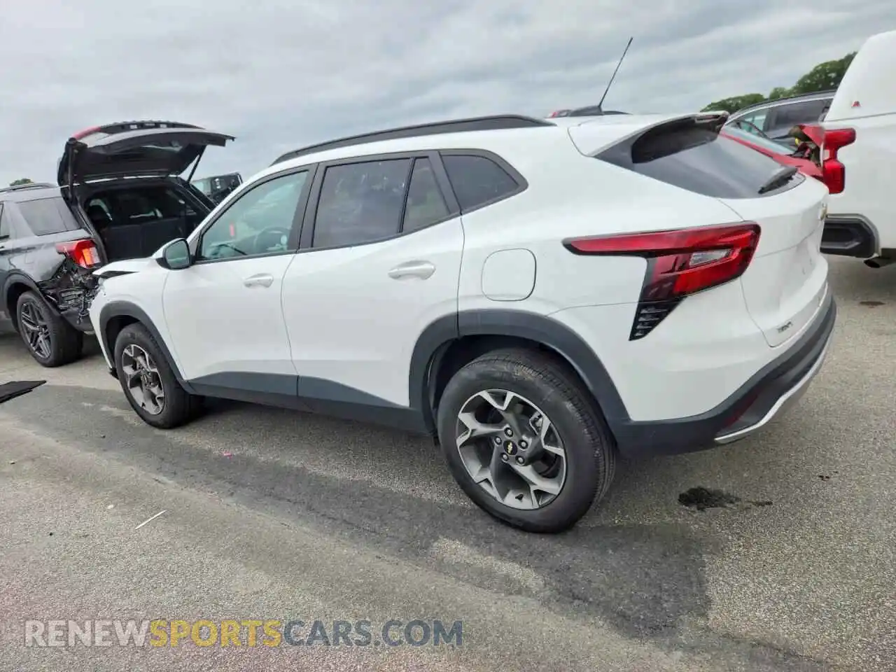 2 fotografías del automóvil dañado KL77LHEP5SC231730 CHEVROLET TRAX 2025