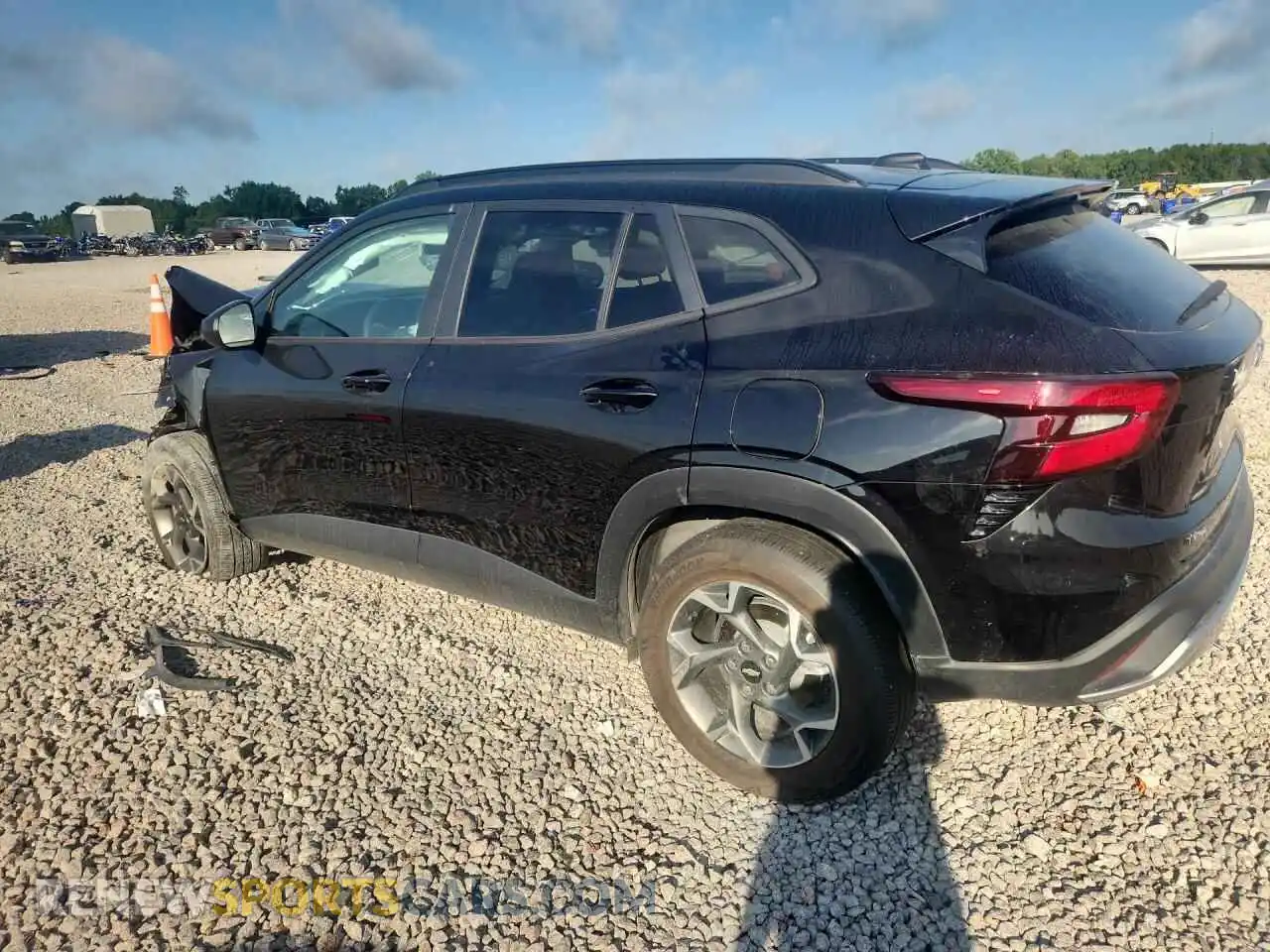 2 Фотография поврежденного автомобиля KL77LHEP5SC259026 CHEVROLET TRAX 2025