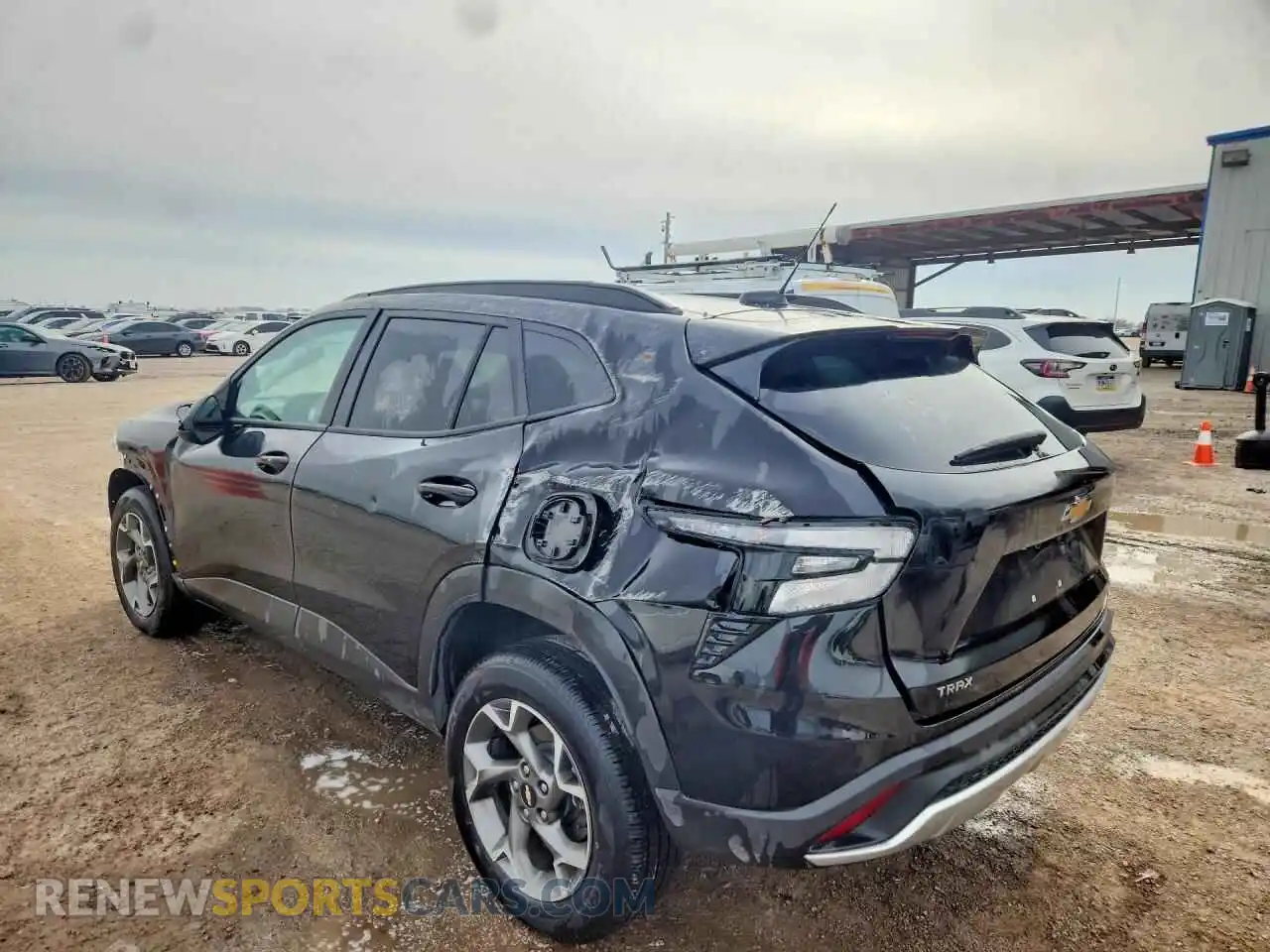 2 Фотография поврежденного автомобиля KL77LHEP6SC242090 CHEVROLET TRAX 2025