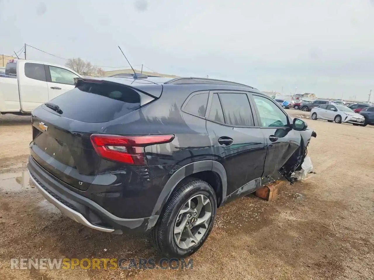 3 Фотография поврежденного автомобиля KL77LHEP6SC242090 CHEVROLET TRAX 2025