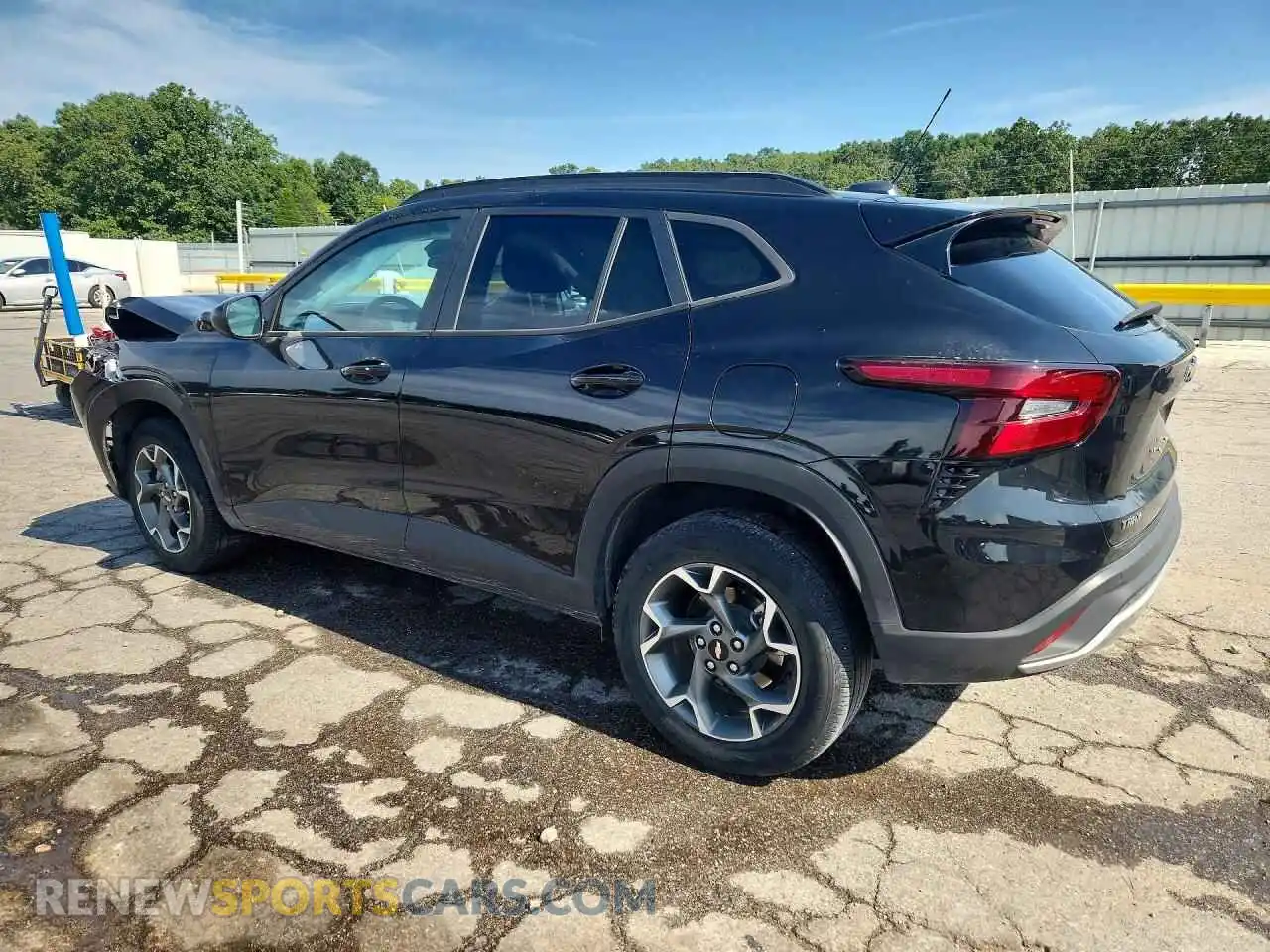 2 Фотография поврежденного автомобиля KL77LHEP7SC097660 CHEVROLET TRAX 2025