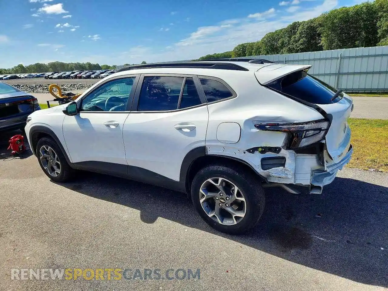 2 Фотография поврежденного автомобиля KL77LHEP7SC154519 CHEVROLET TRAX 2025
