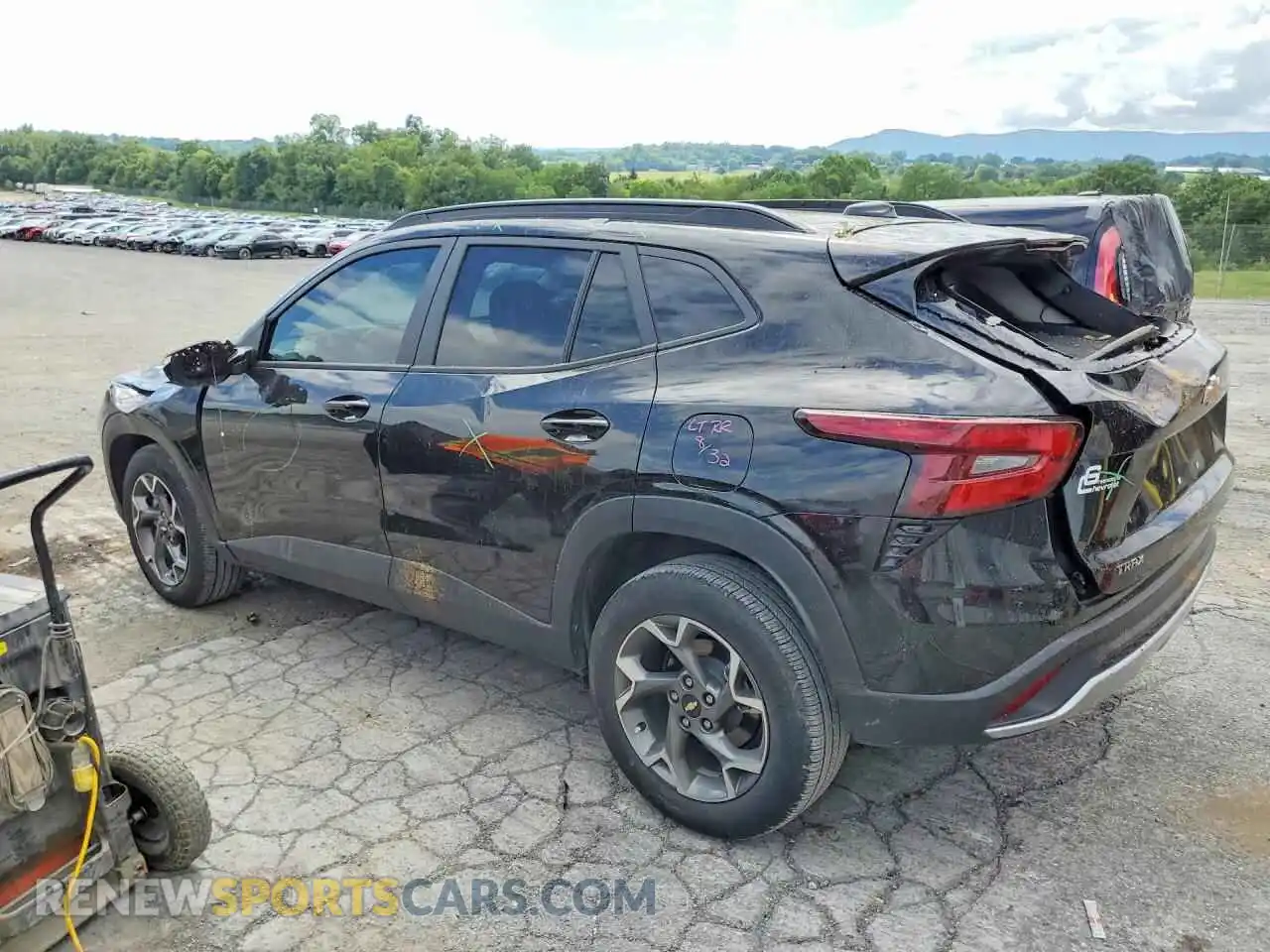 2 fotografías del automóvil dañado KL77LHEP7SC187763 CHEVROLET TRAX 2025