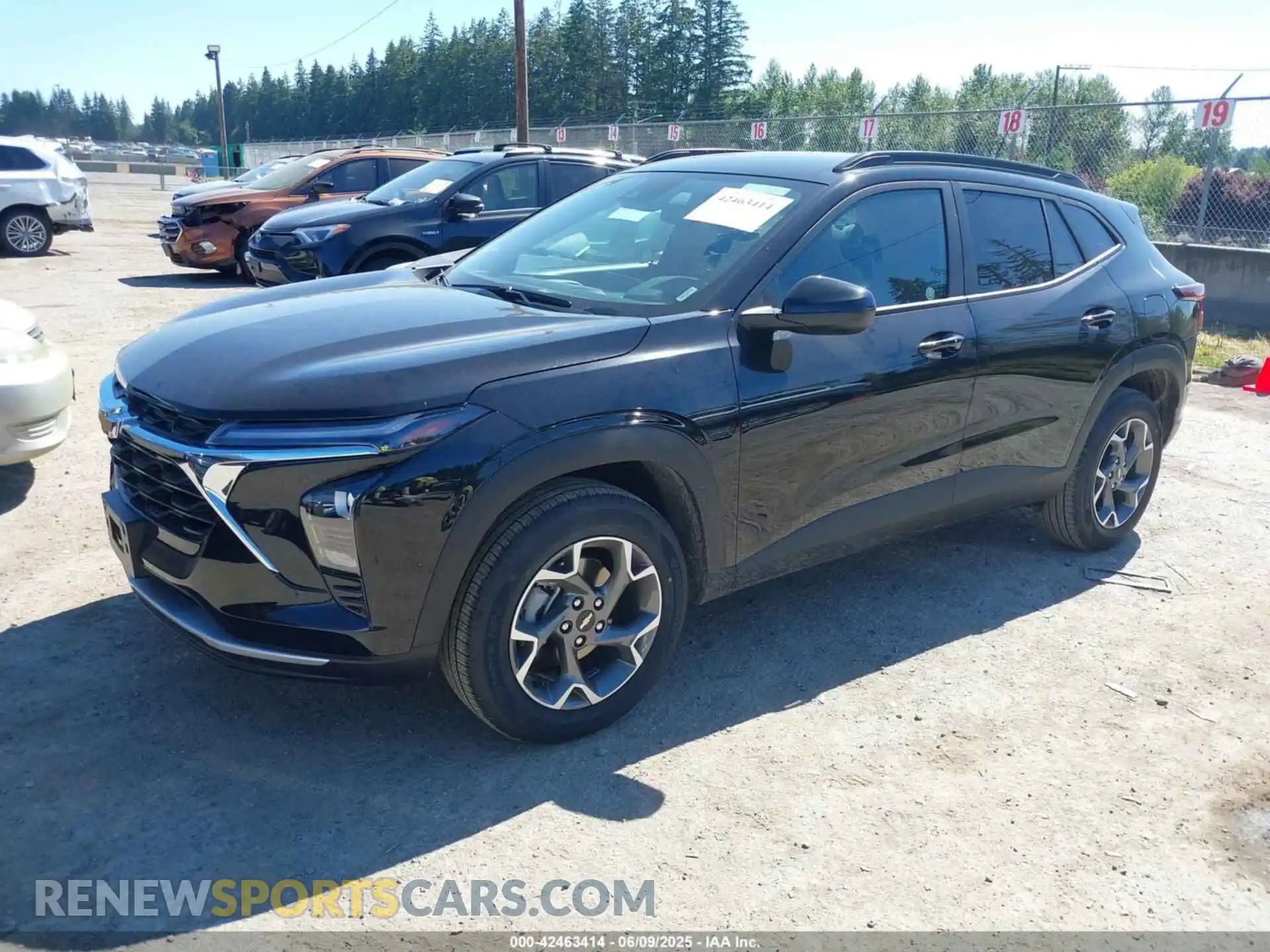 2 Фотография поврежденного автомобиля KL77LHEP7SC230479 CHEVROLET TRAX 2025