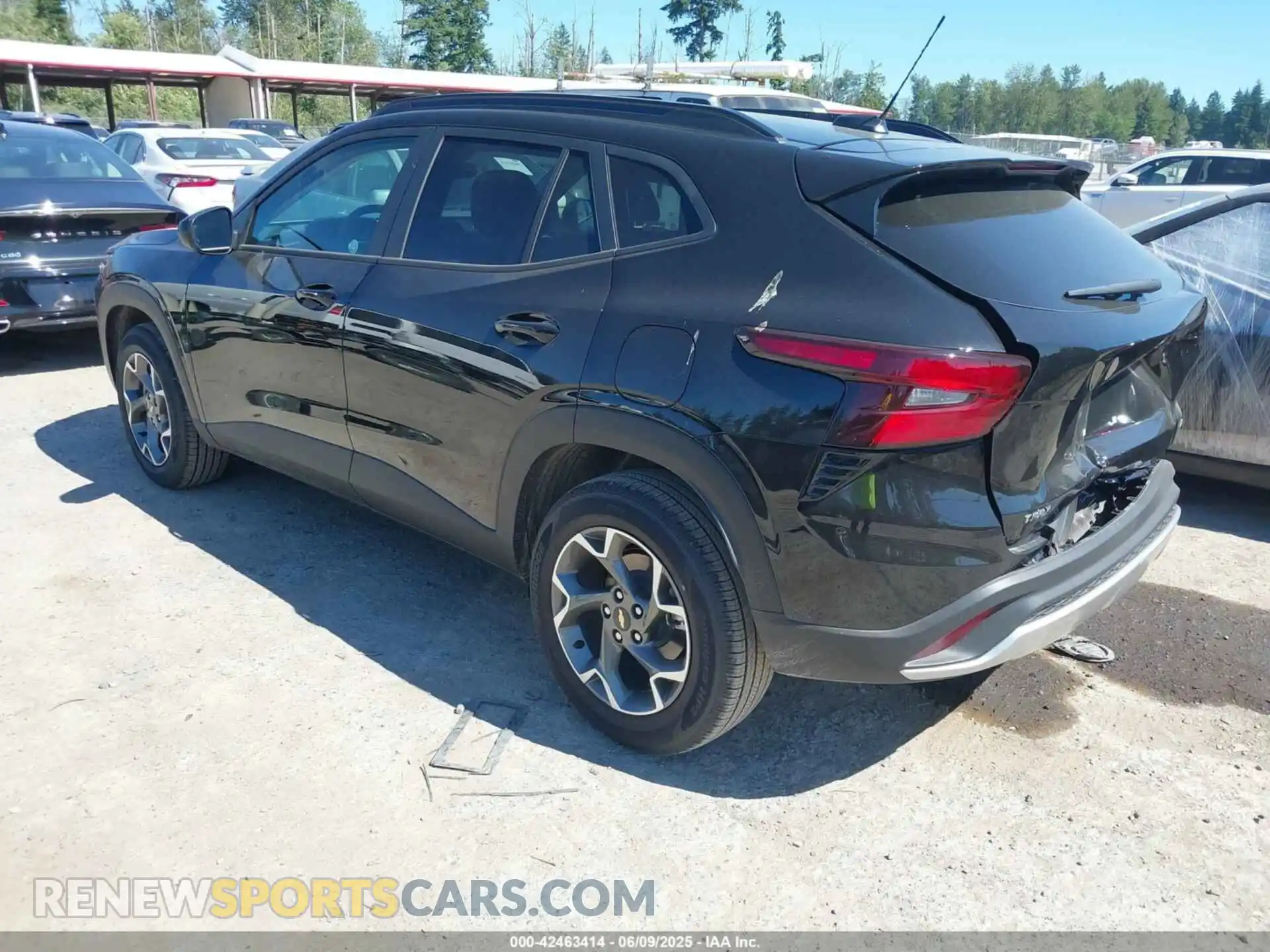 3 Фотография поврежденного автомобиля KL77LHEP7SC230479 CHEVROLET TRAX 2025