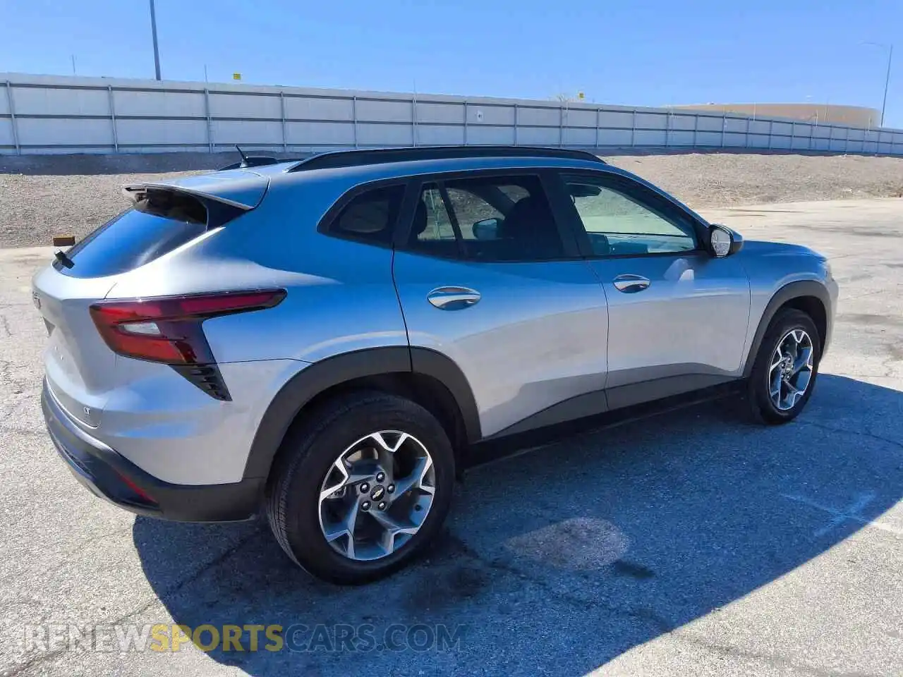 3 fotografías del automóvil dañado KL77LHEP7SC246715 CHEVROLET TRAX 2025