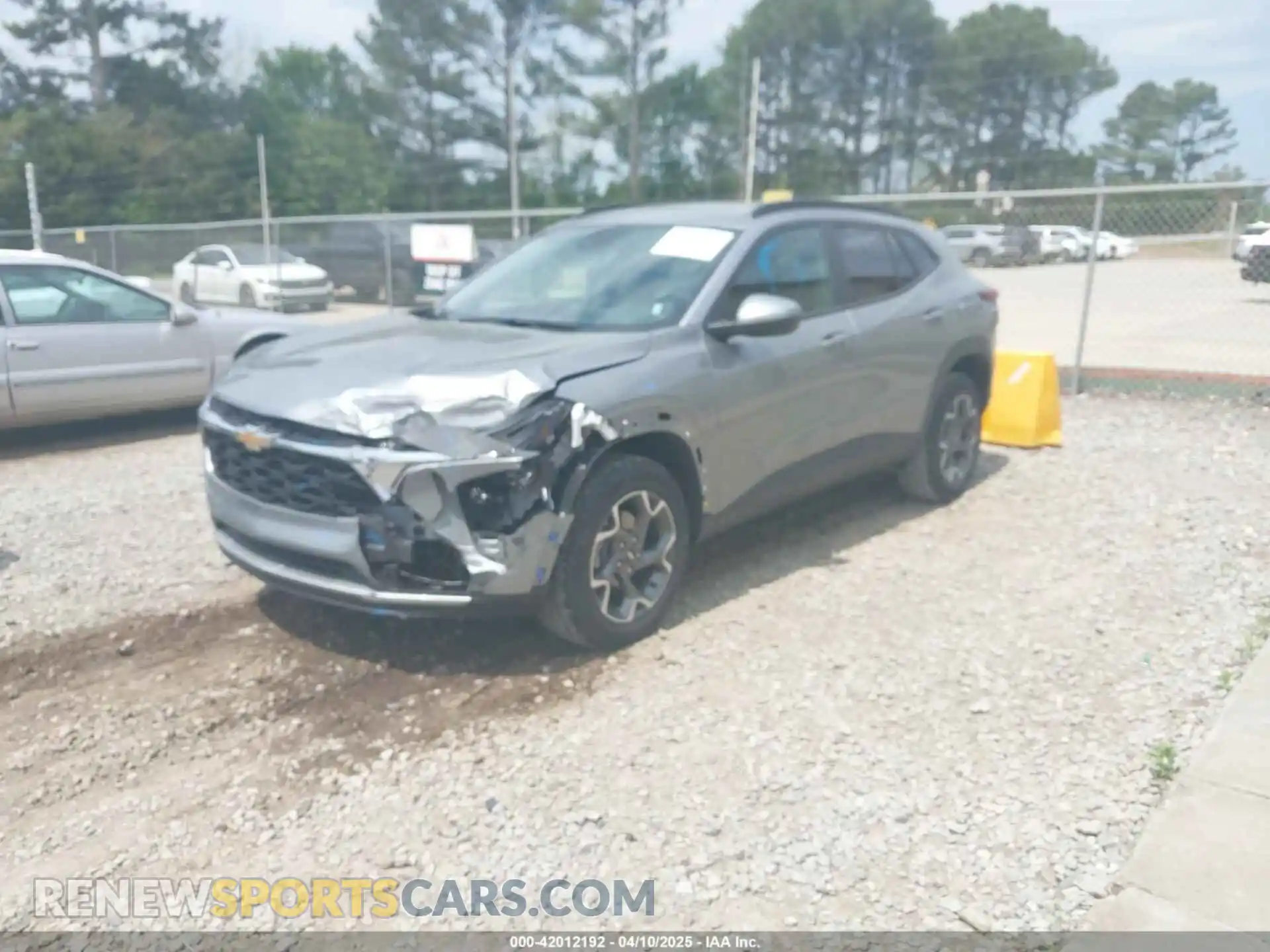 2 fotografías del automóvil dañado KL77LHEP8SC153816 CHEVROLET TRAX 2025