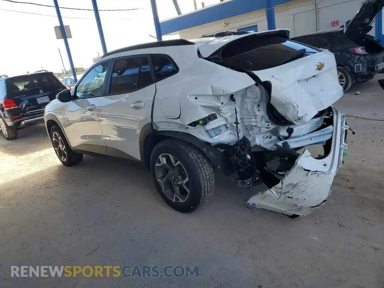 2 Photograph of a damaged car KL77LHEP8SC232421 CHEVROLET TRAX 2025