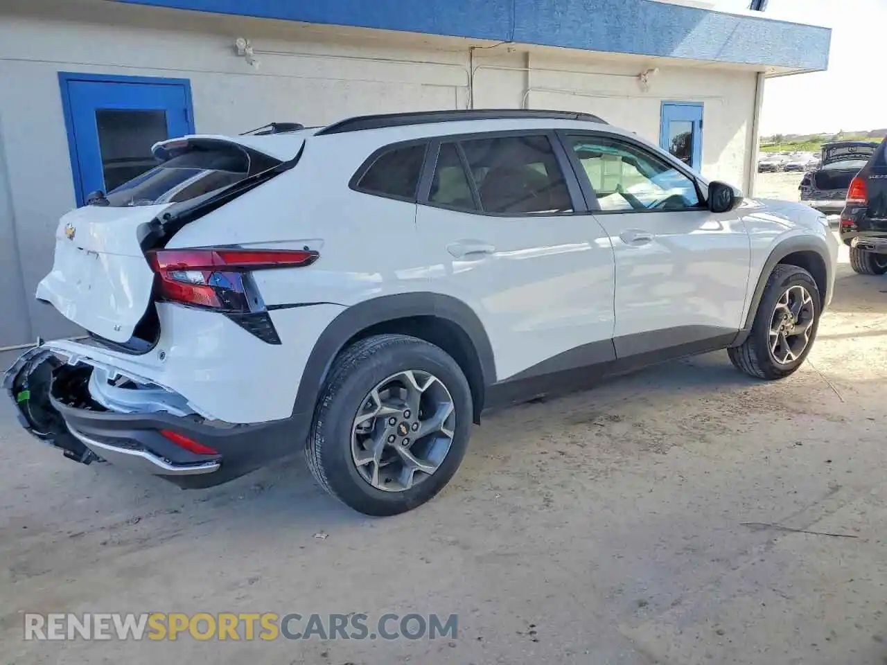 3 Photograph of a damaged car KL77LHEP8SC232421 CHEVROLET TRAX 2025