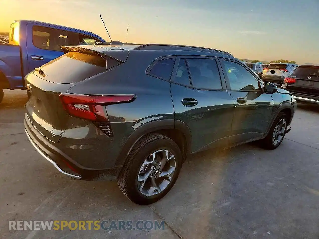 3 Photograph of a damaged car KL77LHEP8SC238977 CHEVROLET TRAX 2025