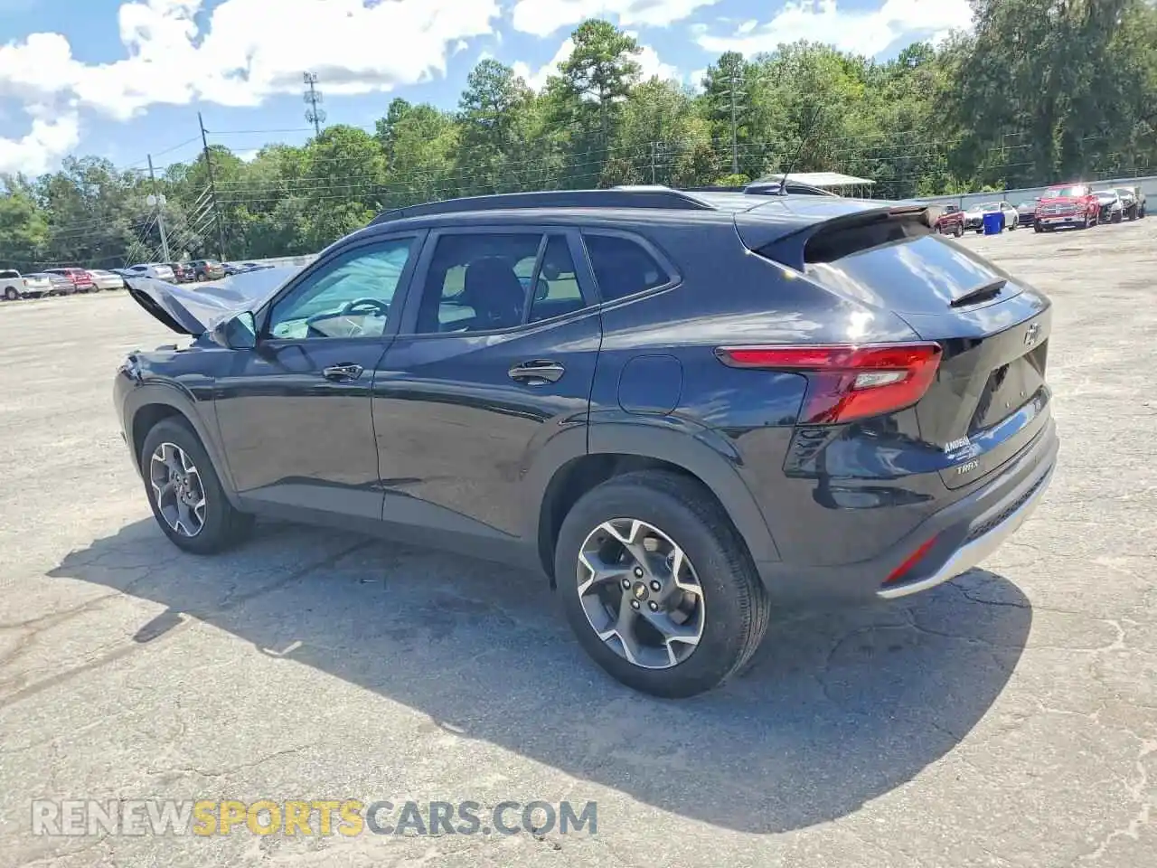 2 Фотография поврежденного автомобиля KL77LHEP8SC281604 CHEVROLET TRAX 2025