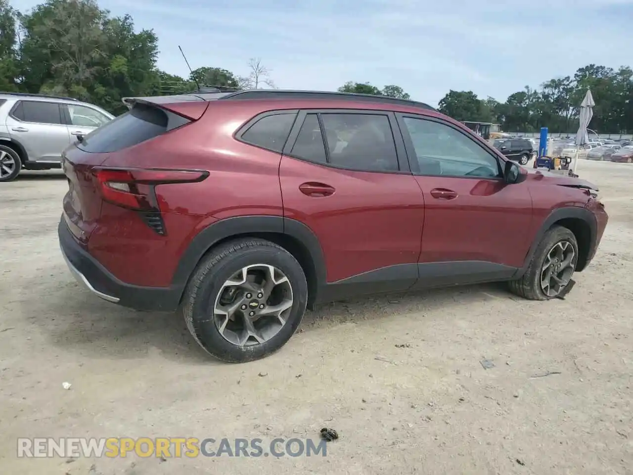 3 Фотография поврежденного автомобиля KL77LHEP9SC048878 CHEVROLET TRAX 2025