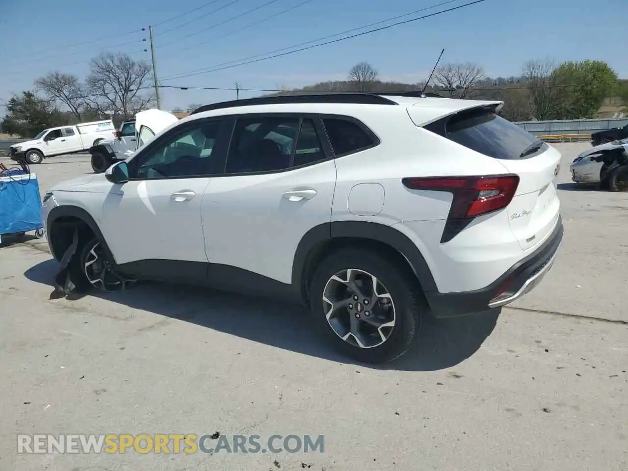 2 Фотография поврежденного автомобиля KL77LHEP9SC084554 CHEVROLET TRAX 2025