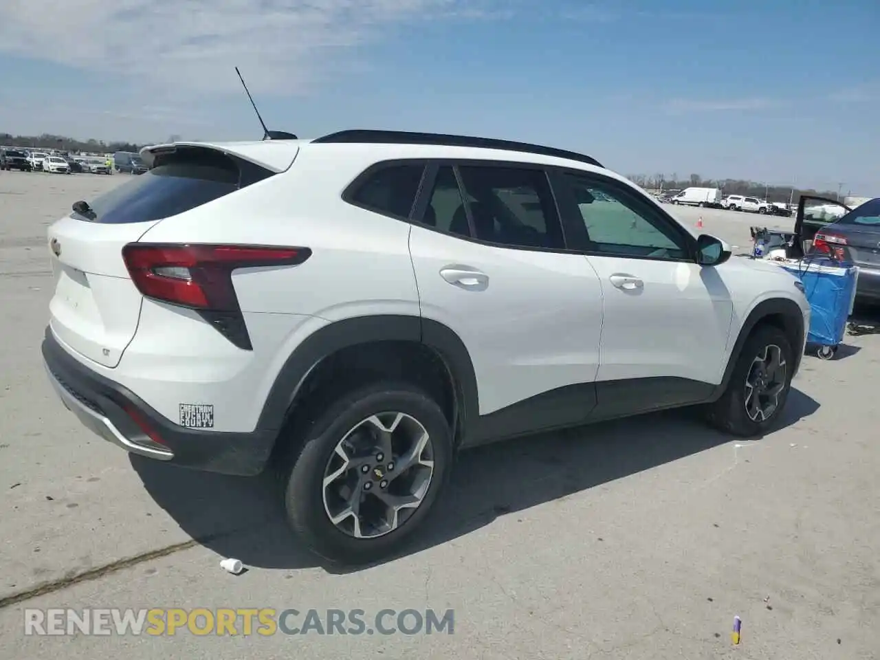 3 Фотография поврежденного автомобиля KL77LHEP9SC084554 CHEVROLET TRAX 2025