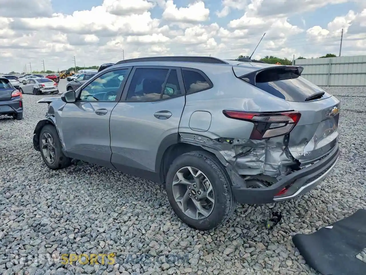 2 fotografías del automóvil dañado KL77LHEP9SC143019 CHEVROLET TRAX 2025