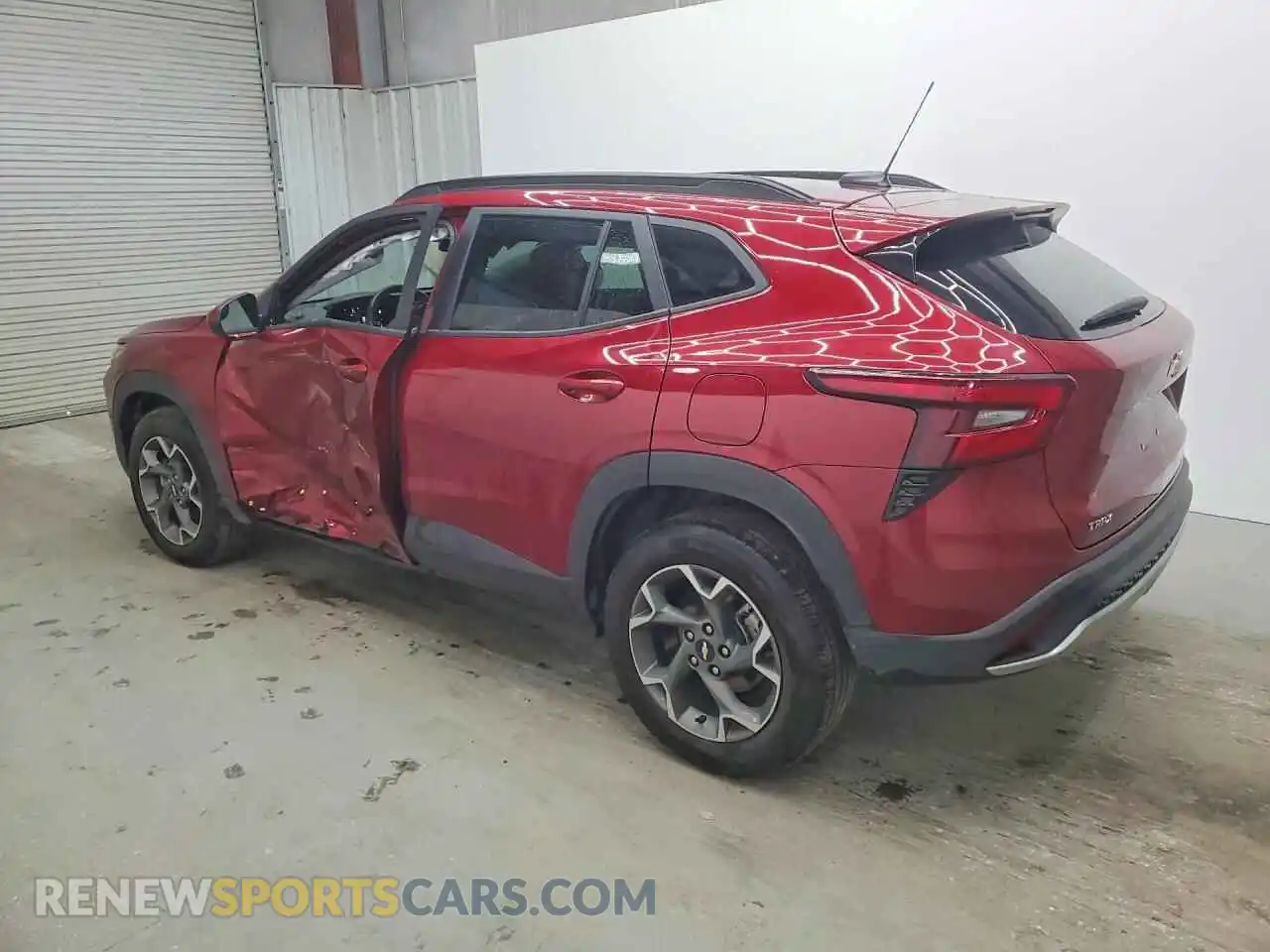 2 Фотография поврежденного автомобиля KL77LHEP9SC239779 CHEVROLET TRAX 2025