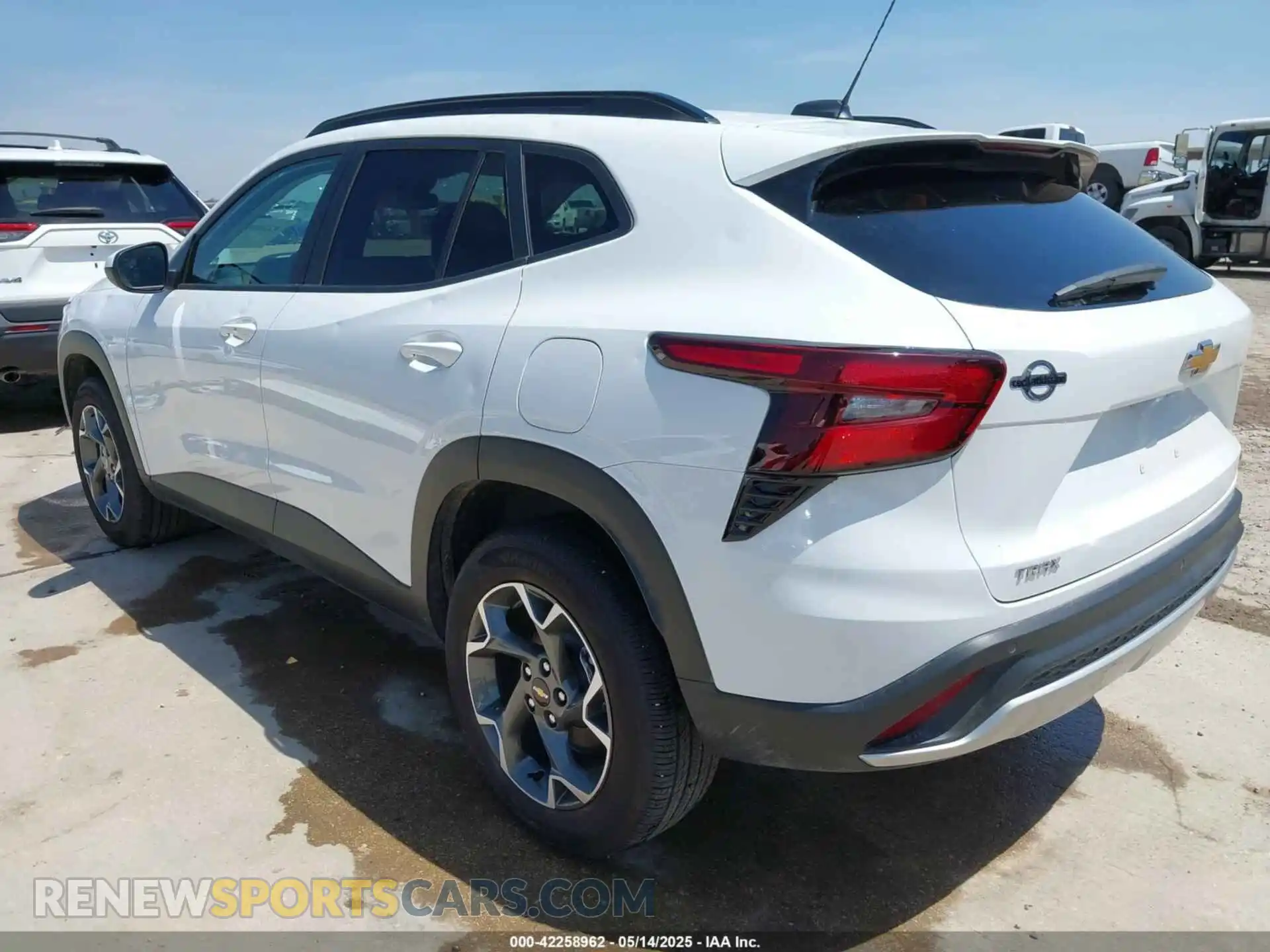 3 Photograph of a damaged car KL77LHEPXSC008292 CHEVROLET TRAX 2025