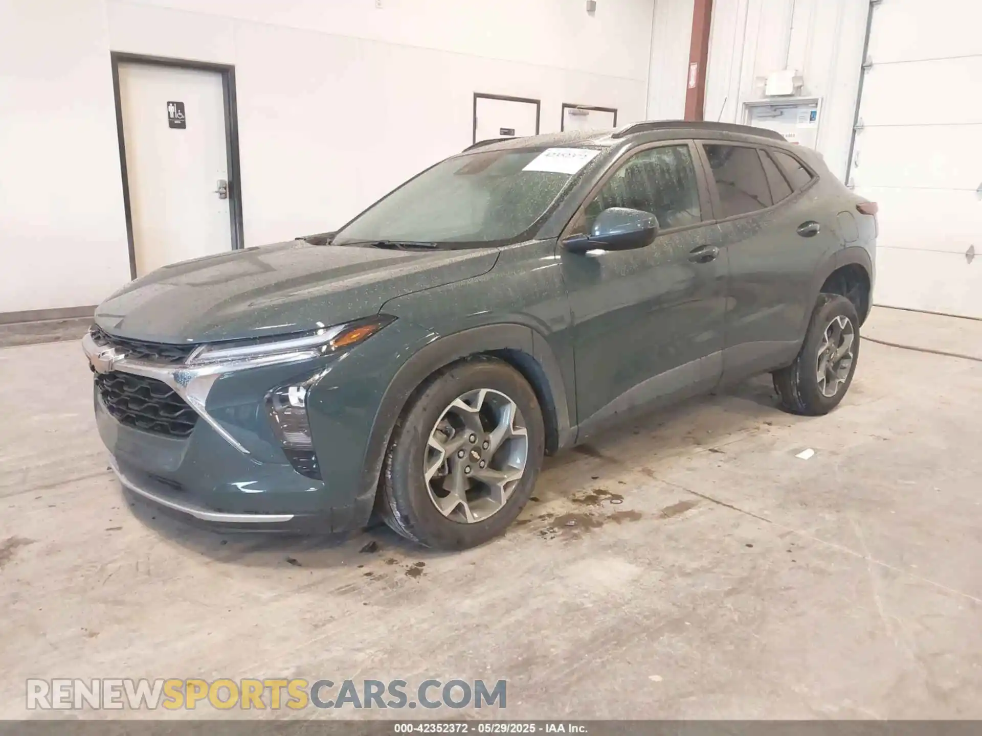 2 Photograph of a damaged car KL77LHEPXSC157897 CHEVROLET TRAX 2025