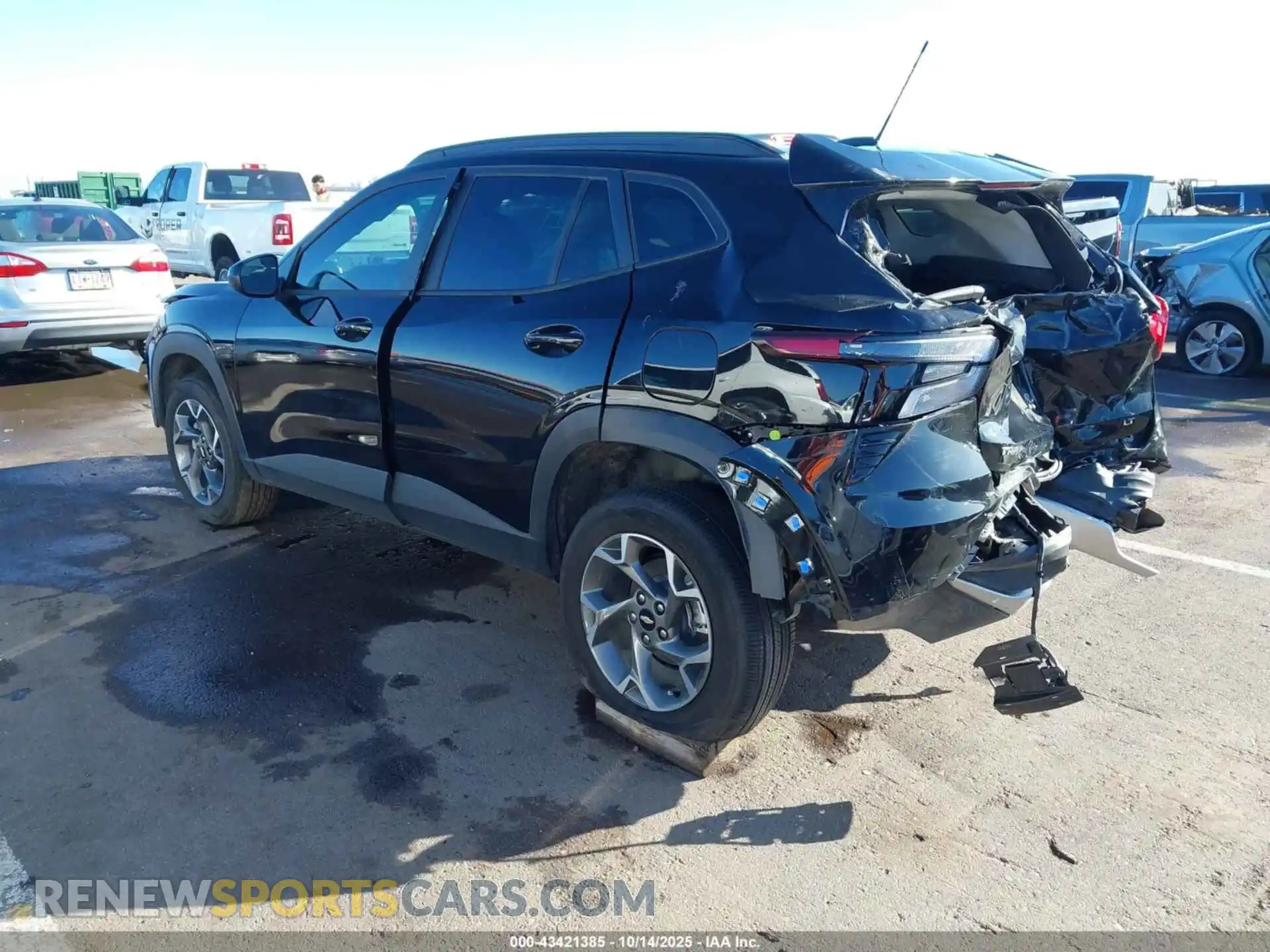 3 Photograph of a damaged car KL77LHEPXSC257269 CHEVROLET TRAX 2025