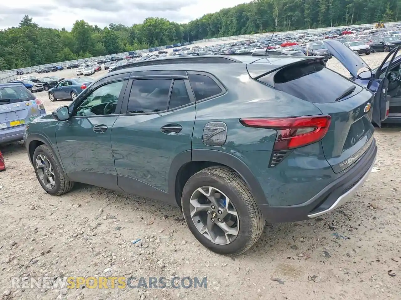 2 Фотография поврежденного автомобиля KL77LHEPXSC288733 CHEVROLET TRAX 2025