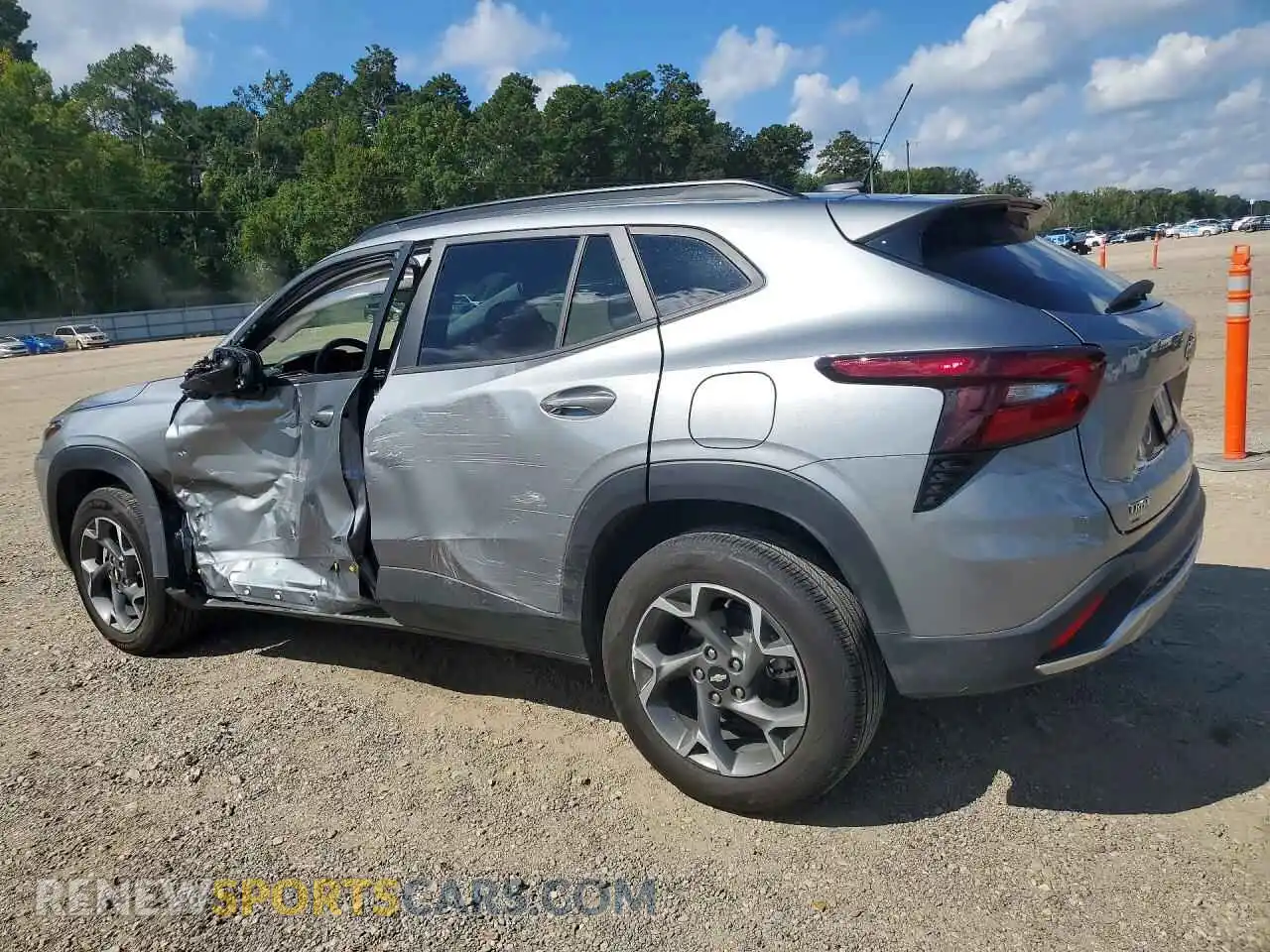 2 Photograph of a damaged car KL77LHEPXSC316935 CHEVROLET TRAX 2025