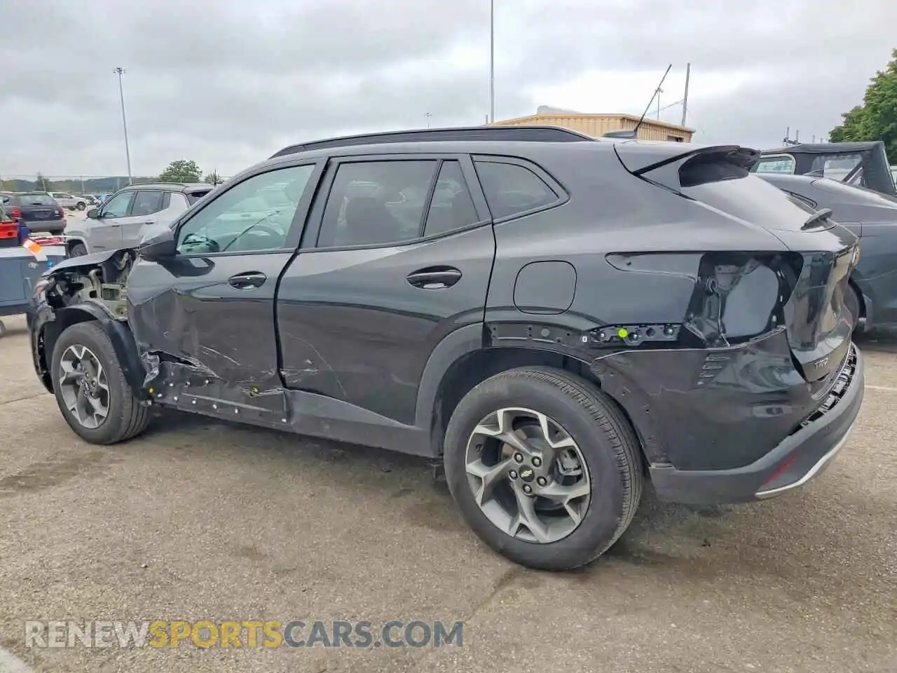 2 fotografías del automóvil dañado KL77LHEPXSC318958 CHEVROLET TRAX 2025