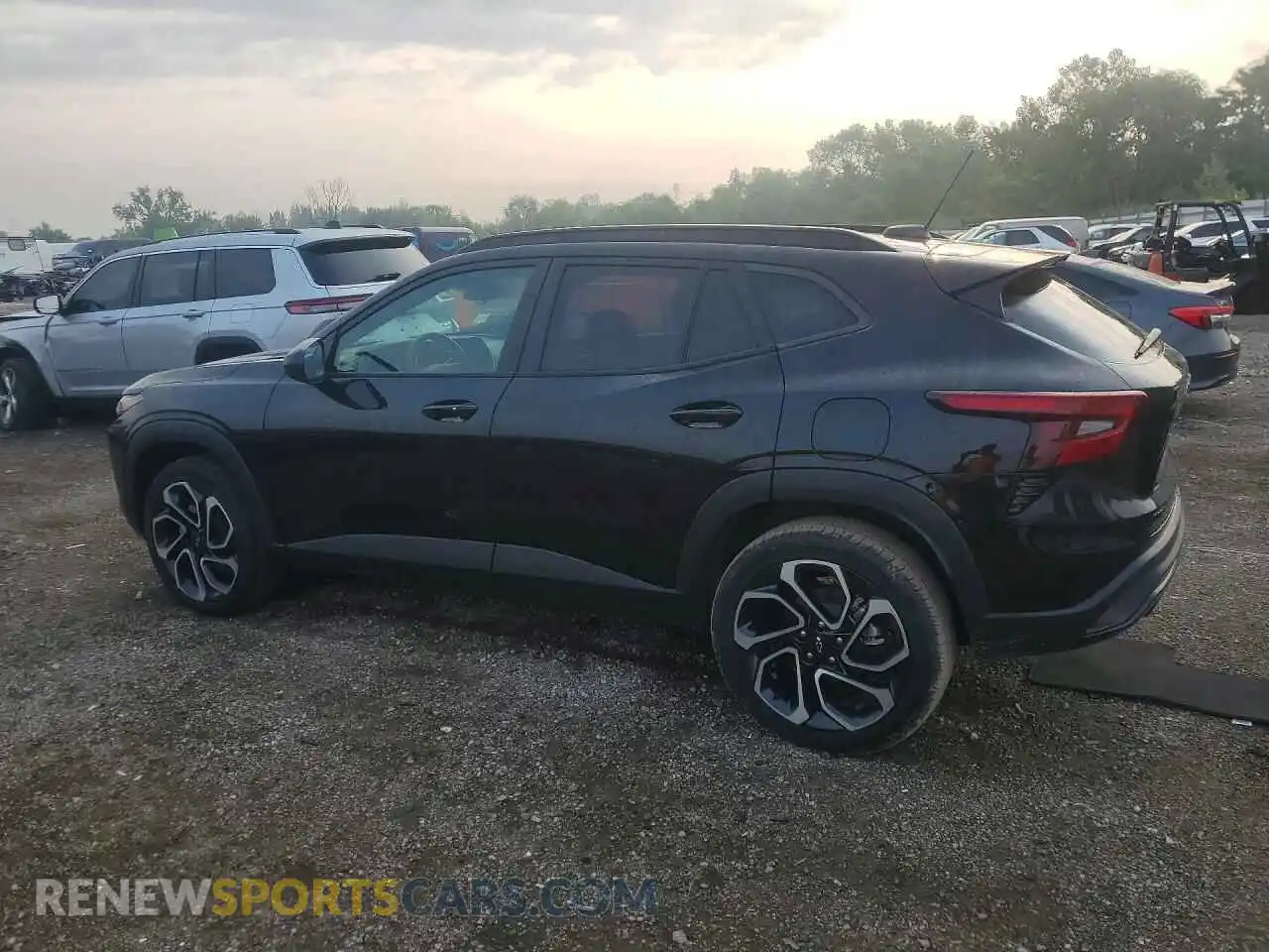 2 Фотография поврежденного автомобиля KL77LJEP1SC203964 CHEVROLET TRAX 2025