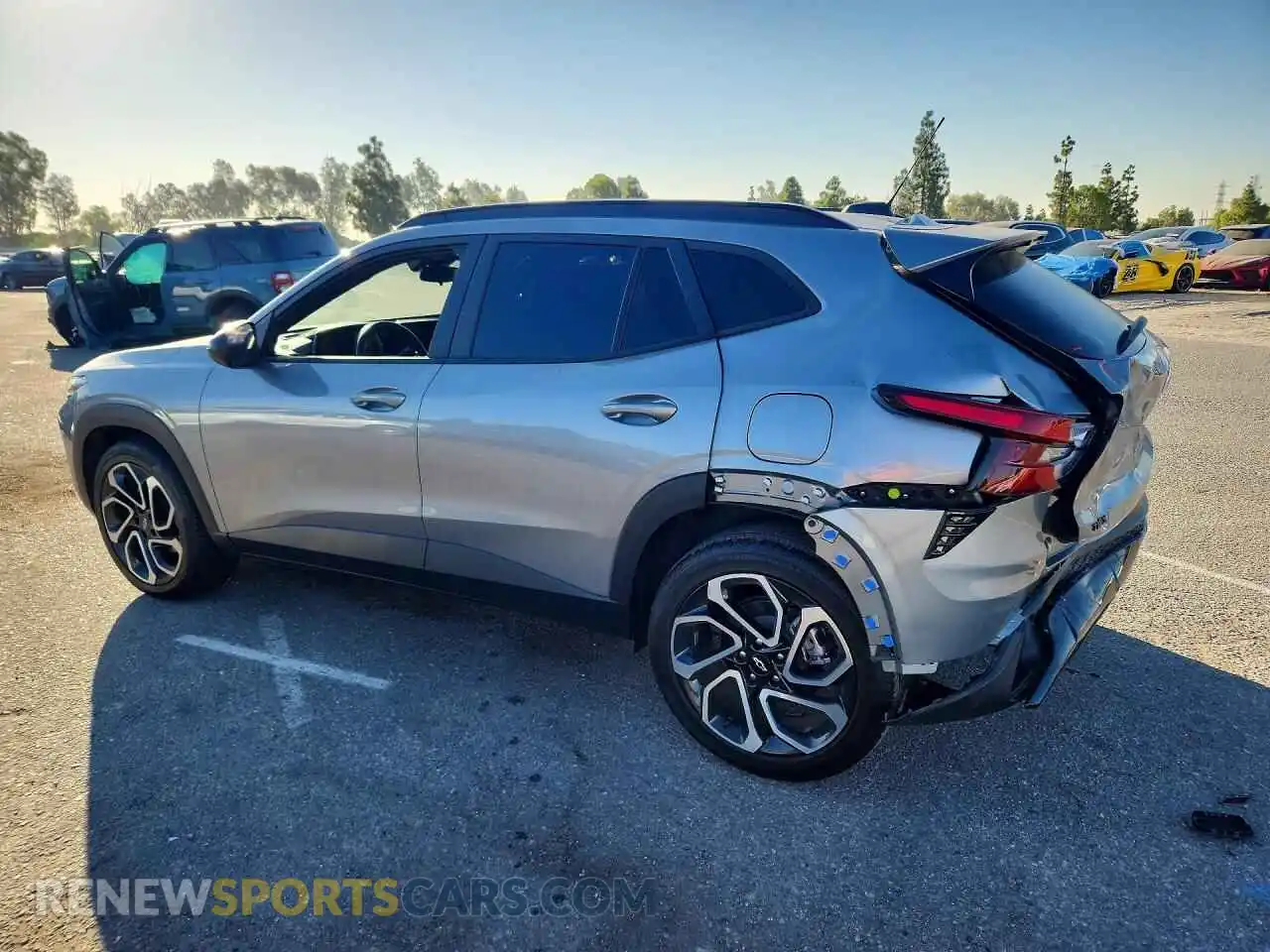 2 Photograph of a damaged car KL77LJEP2SC087416 CHEVROLET TRAX 2025