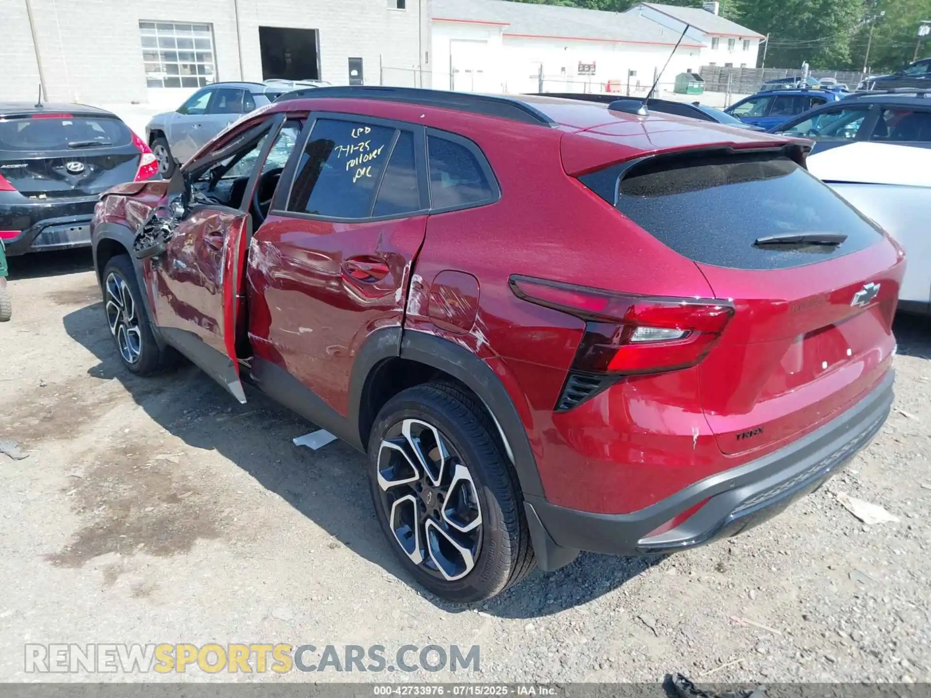 3 Photograph of a damaged car KL77LJEP6SC214037 CHEVROLET TRAX 2025