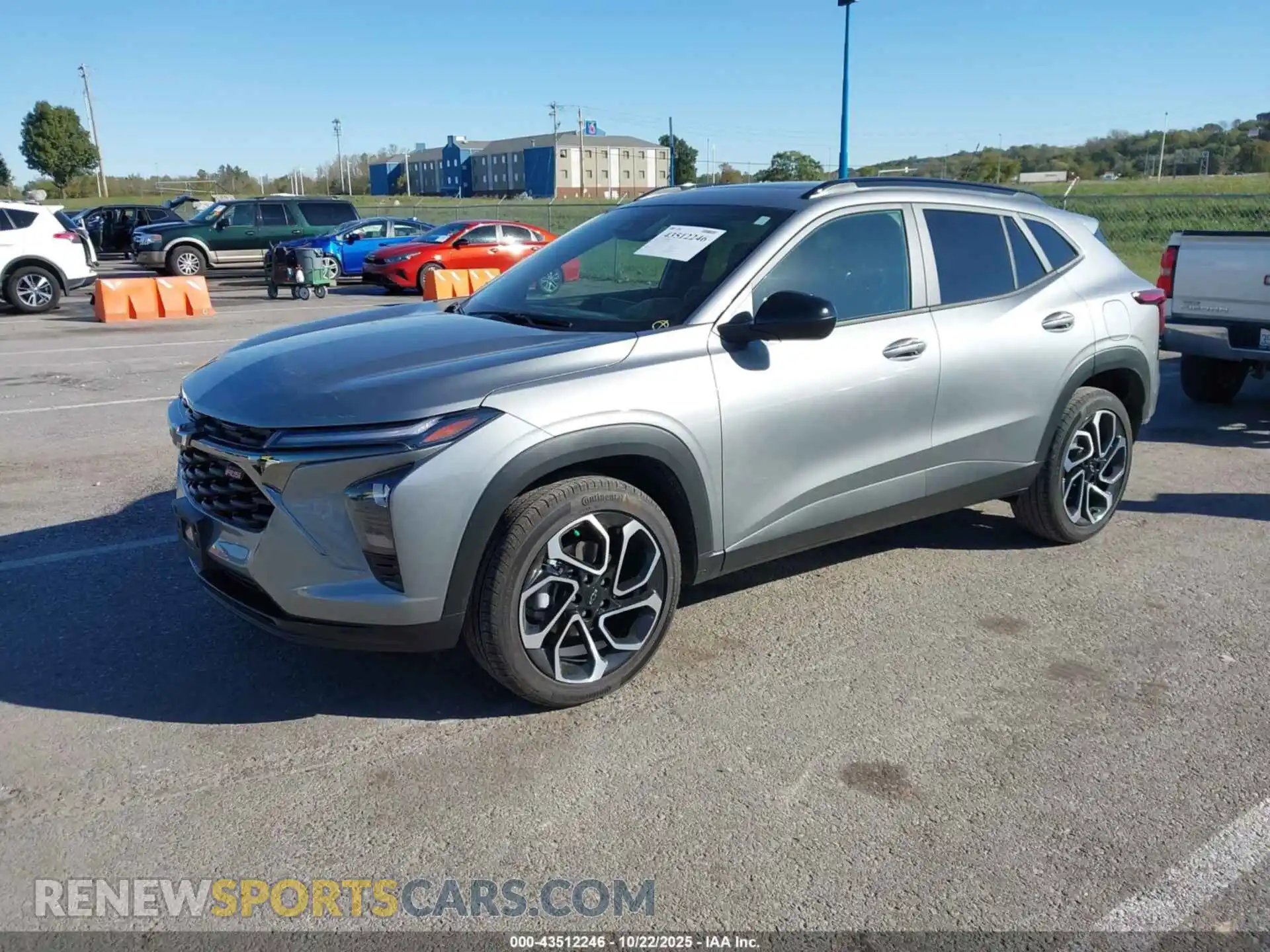 2 Фотография поврежденного автомобиля KL77LJEP6SC261827 CHEVROLET TRAX 2025