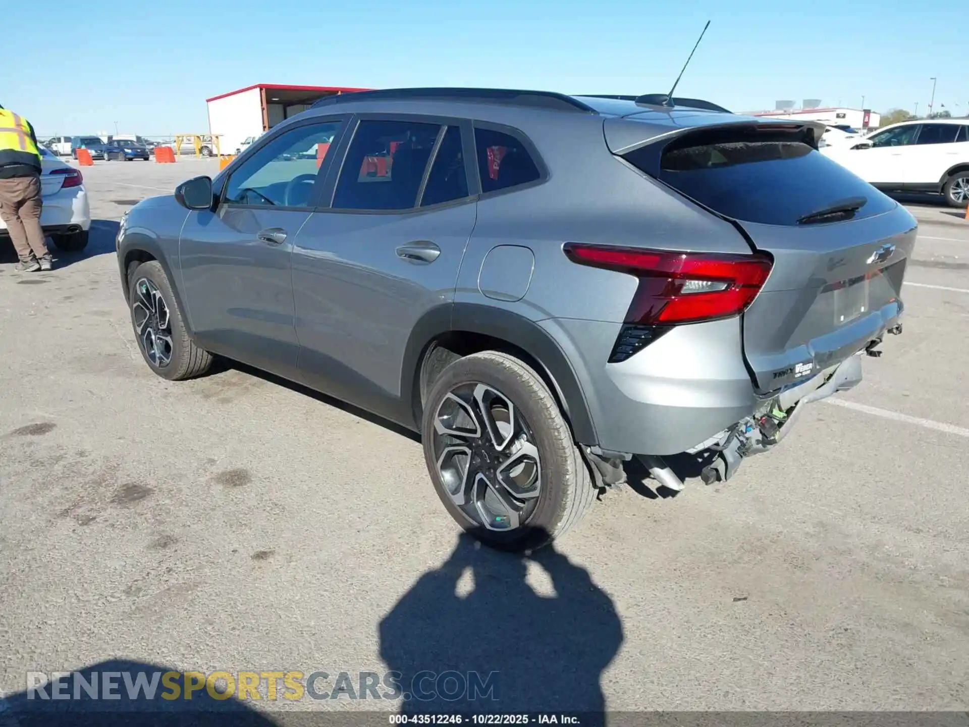 3 Фотография поврежденного автомобиля KL77LJEP6SC261827 CHEVROLET TRAX 2025